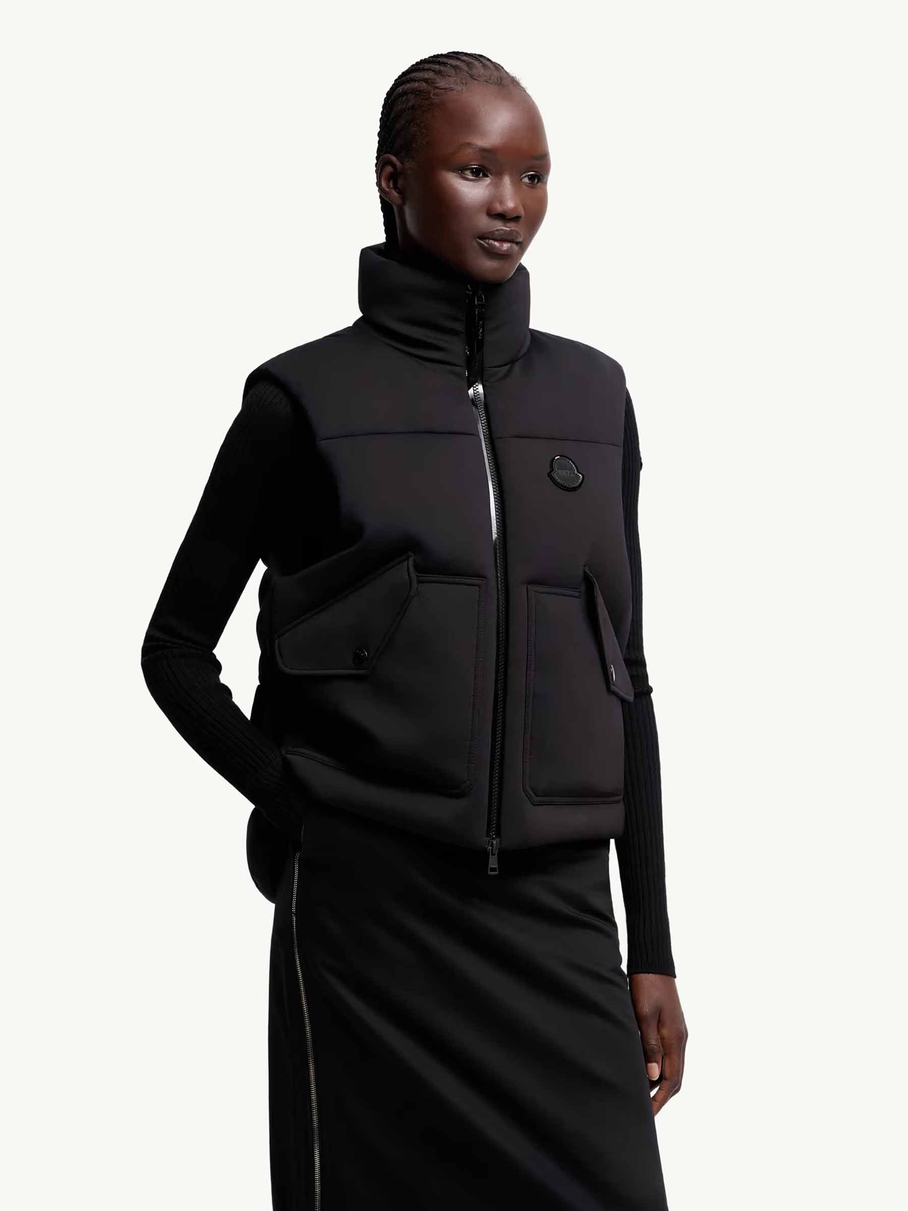 Moncler Genius Edward Enninful Mujer Barcelona Chaleco Plumífero Otis color Negro sku 775-000233 01 - Foto 2