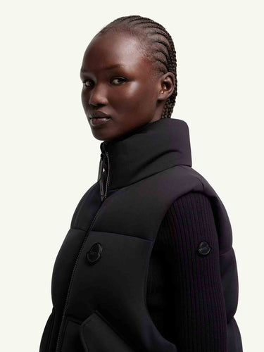 Moncler Genius Edward Enninful Mujer Barcelona Chaleco Plumífero Otis color Negro sku 775-000233 01 - Foto 3