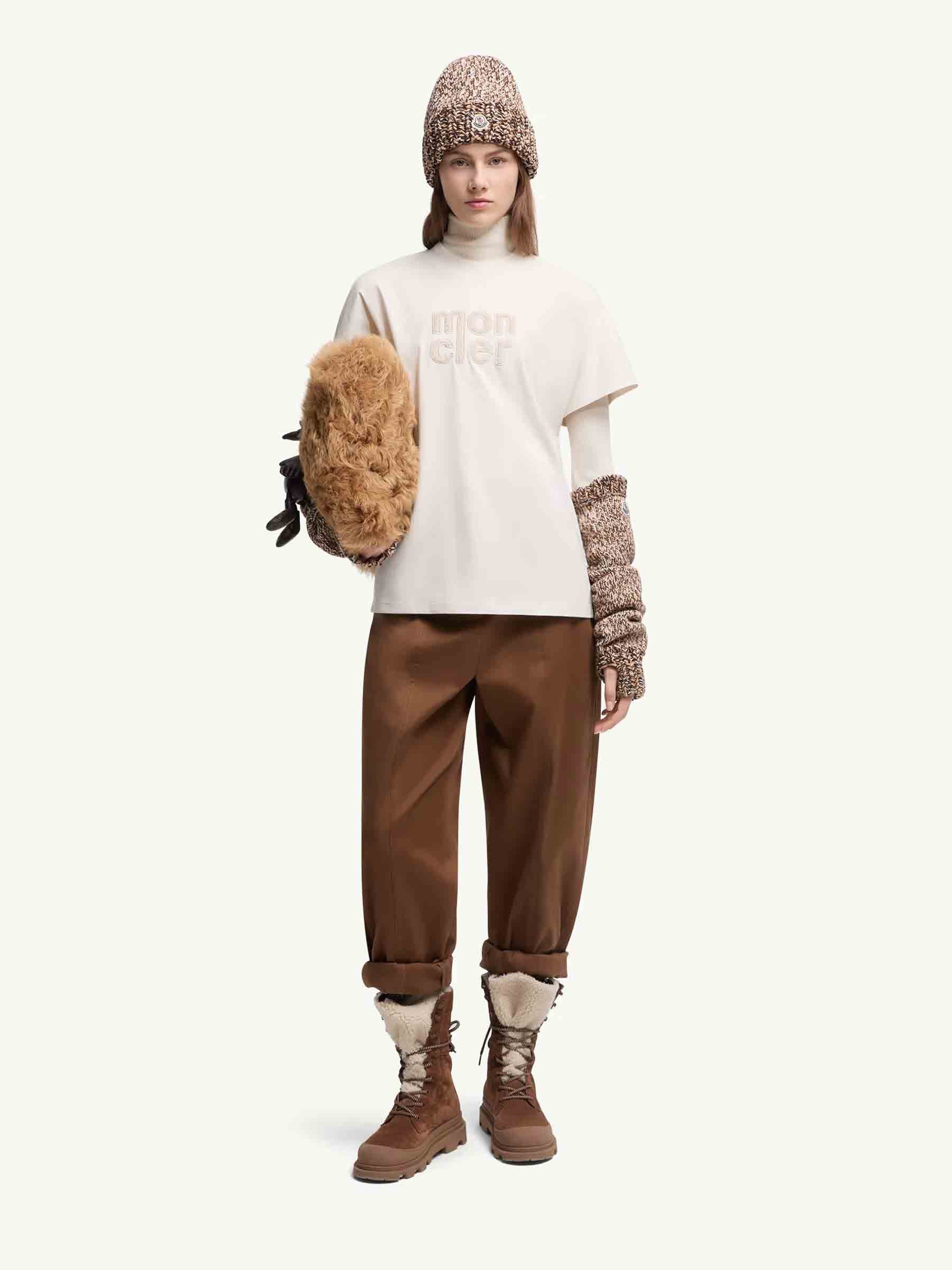 Moncler Mujer Barcelona Camiseta Algodón Logotipo color Blanco sku 782-001792 01 - Foto 2