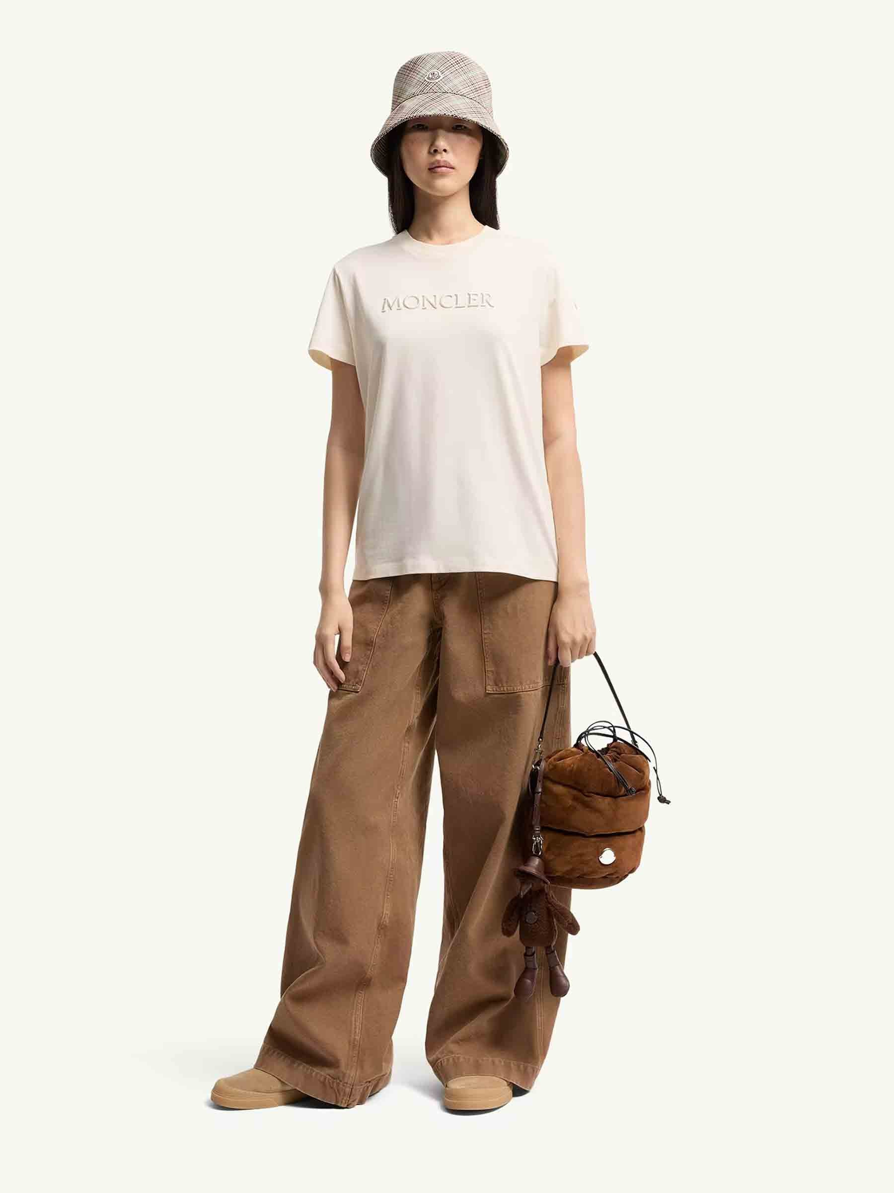 Moncler Mujer Barcelona Camiseta Cuello Redondo color Marfil sku 782-001847 01 - Foto 2