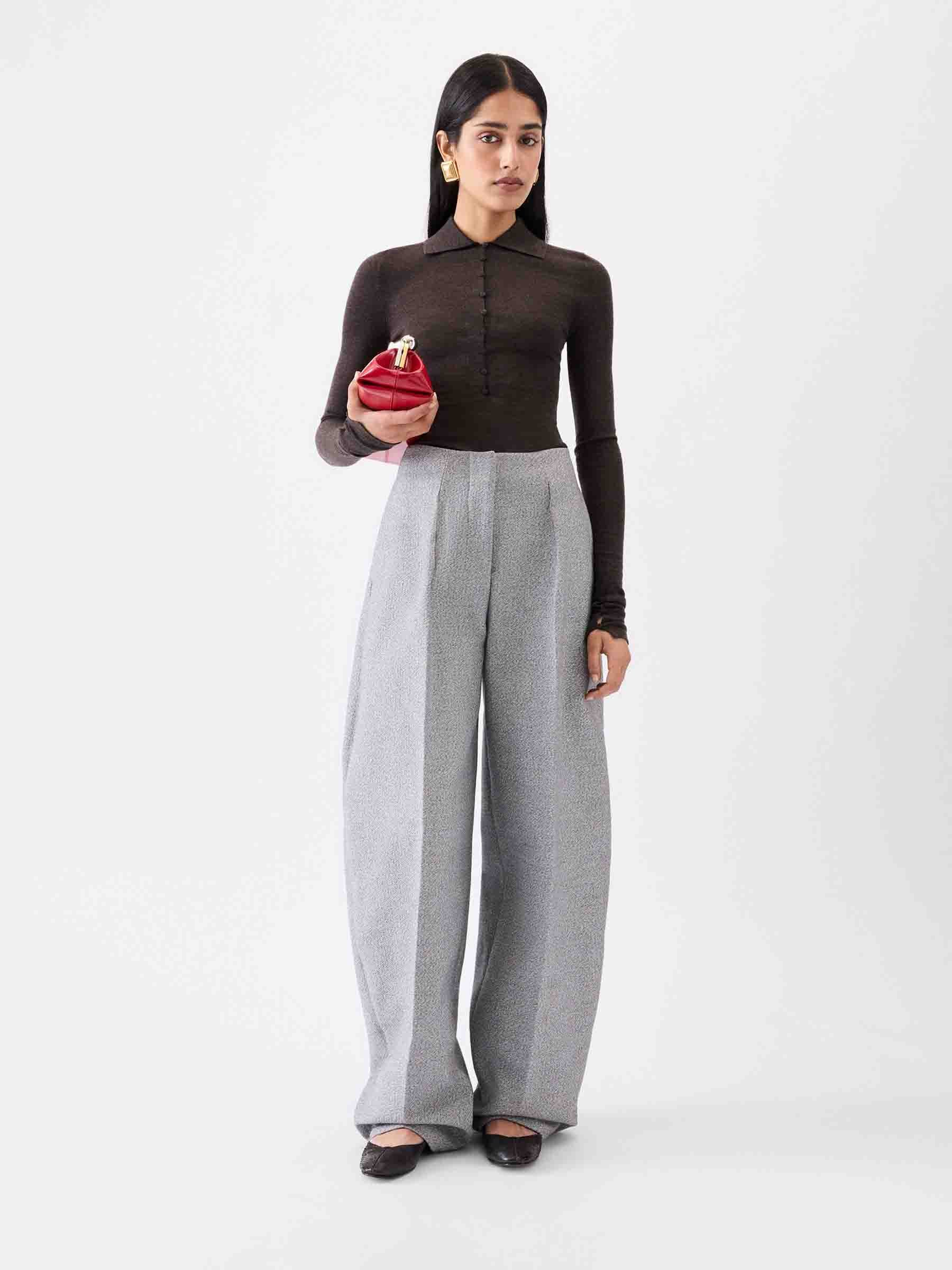 Jacquemus Mujer Barcelona Polo Merino color Marrón Oscuro sku 783-000075 01 - Foto 2