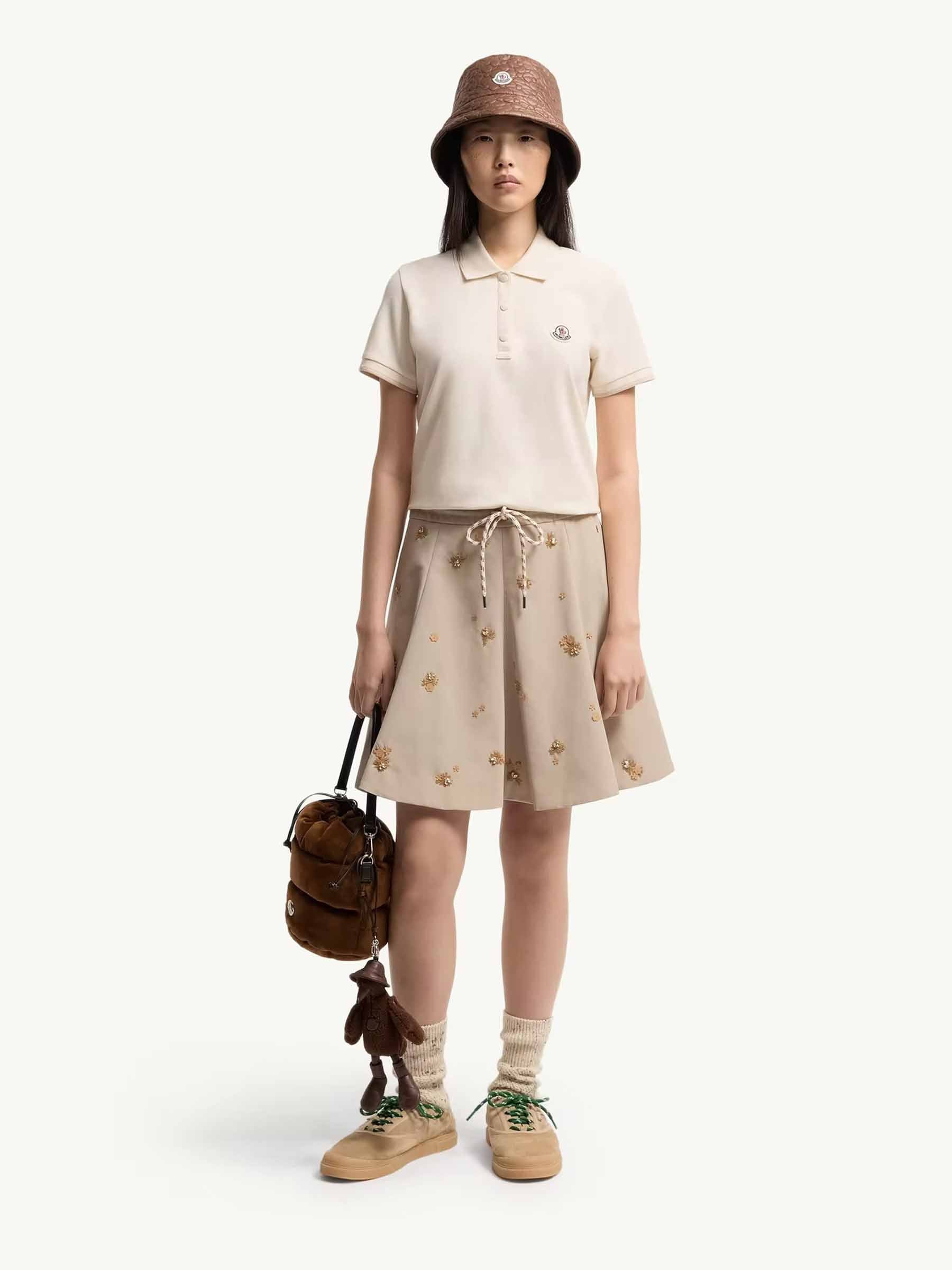 Moncler Mujer Barcelona Polo Manga Corta color Marfil sku 783-000082 01 - Foto 2