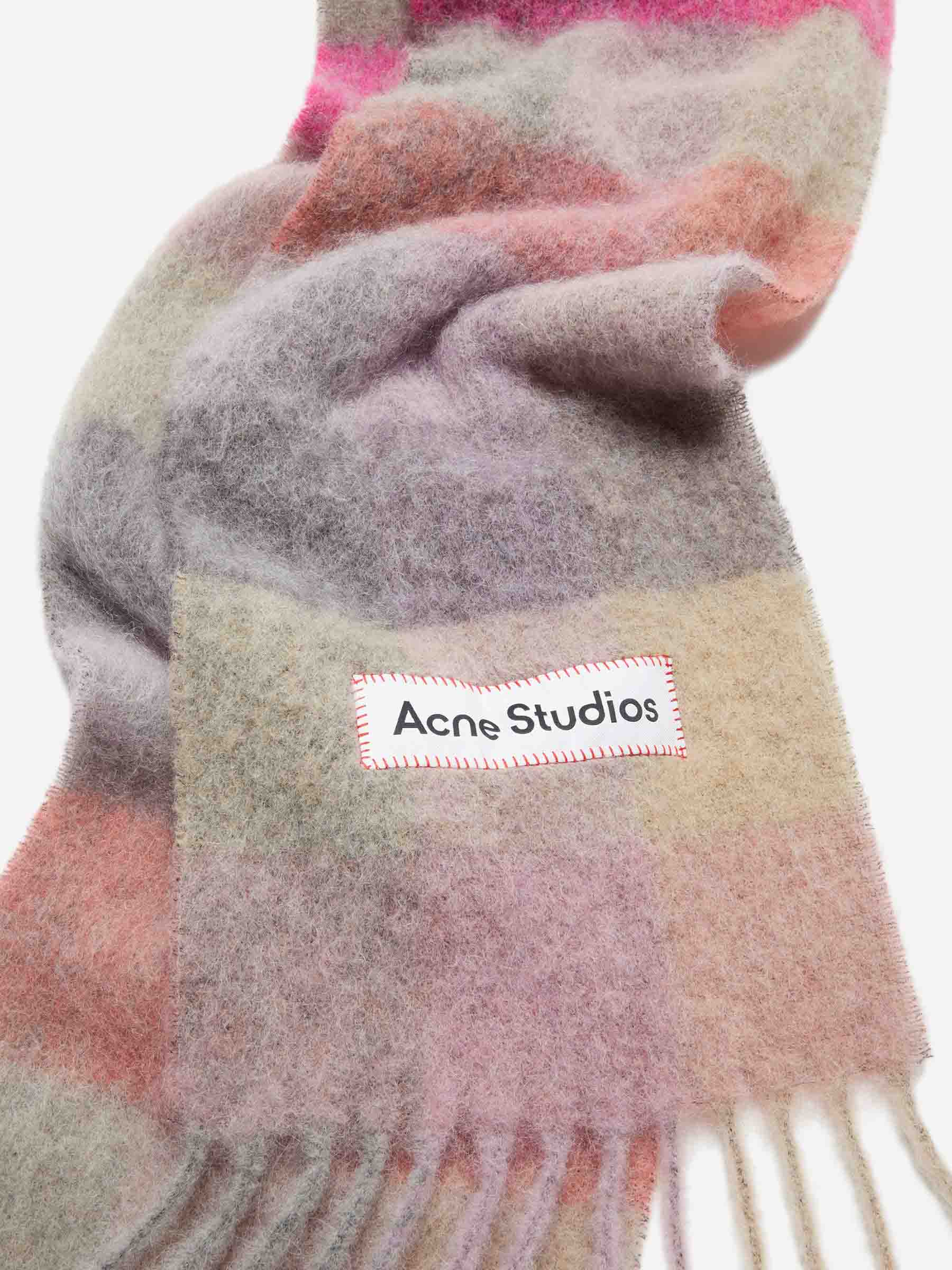 Acne Studios Mujer Barcelona Bufanda Motivo Cuadros color Rosa Palo sku 796-000116 02 - Foto 2