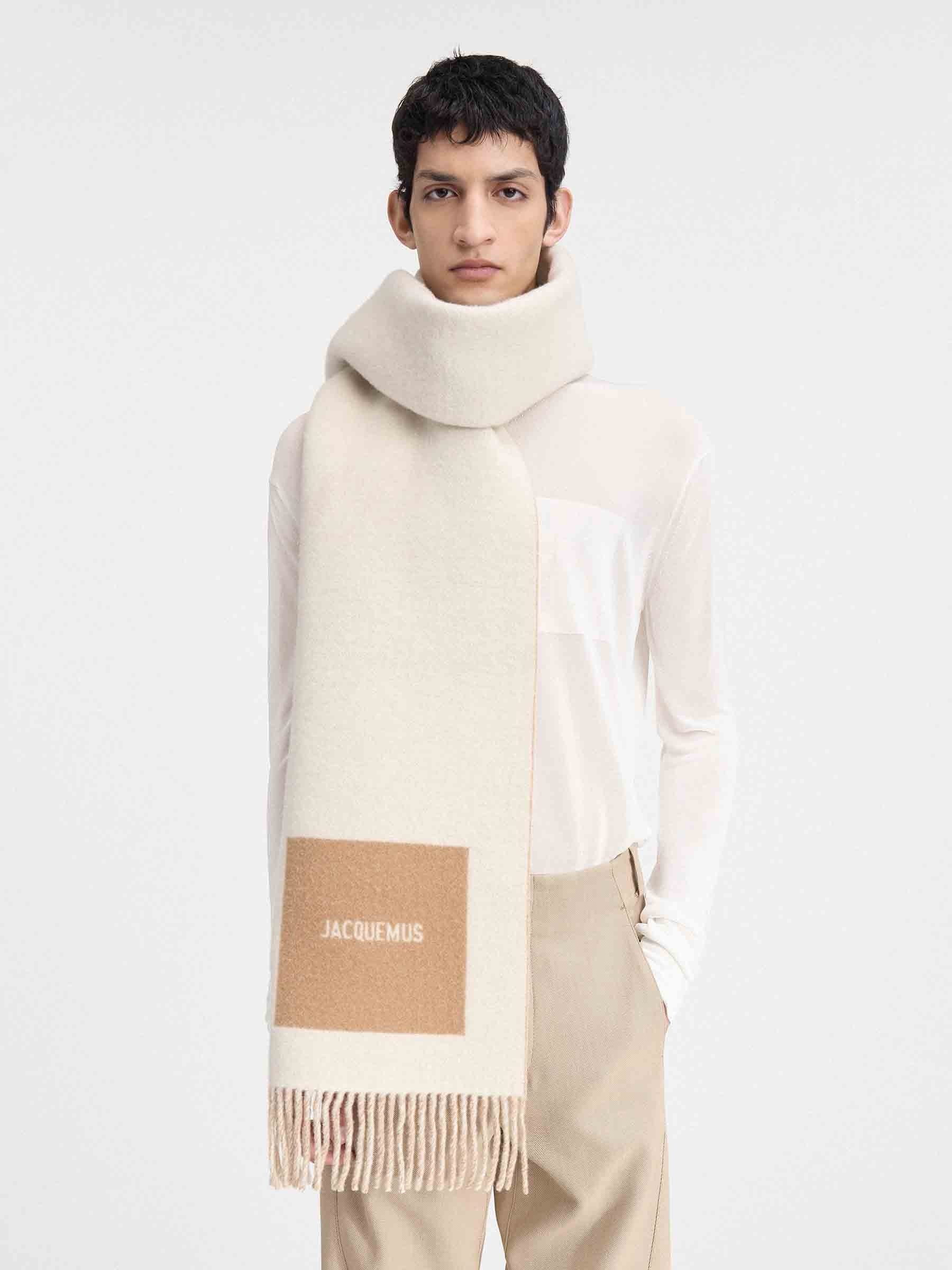 Jacquemus Mujer Barcelona Bufanda Rond Carré color Beige sku 796-000118 01 - Foto 2