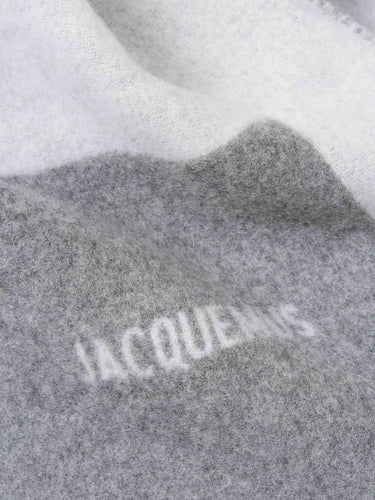 Jacquemus Mujer Barcelona Bufanda Rond Carré color Gris sku 796-000118 02 - Foto 3