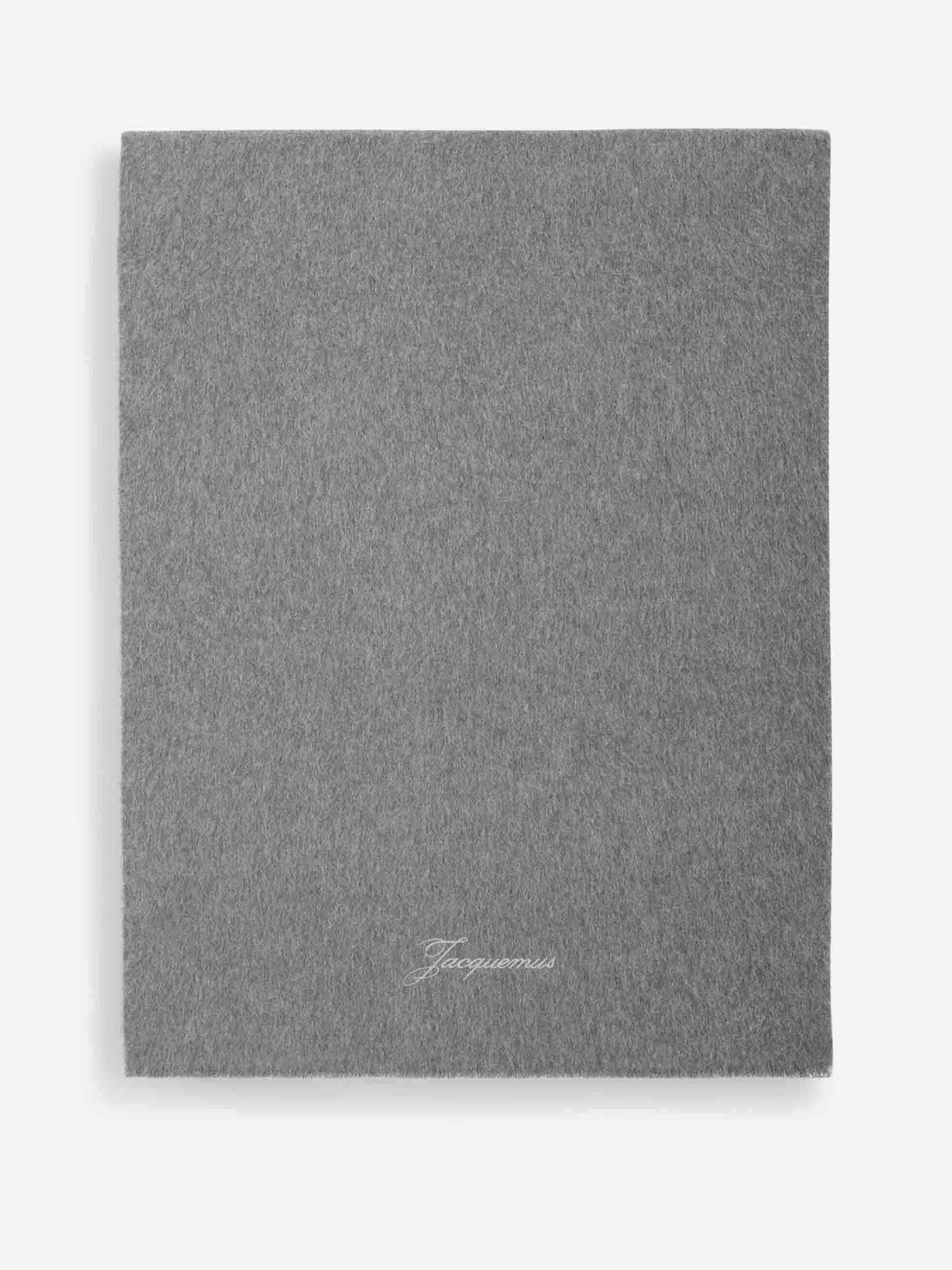 Jacquemus Mujer Barcelona Bufanda Tailleur color Gris Oscuro sku 796-000121 02 - Foto 1