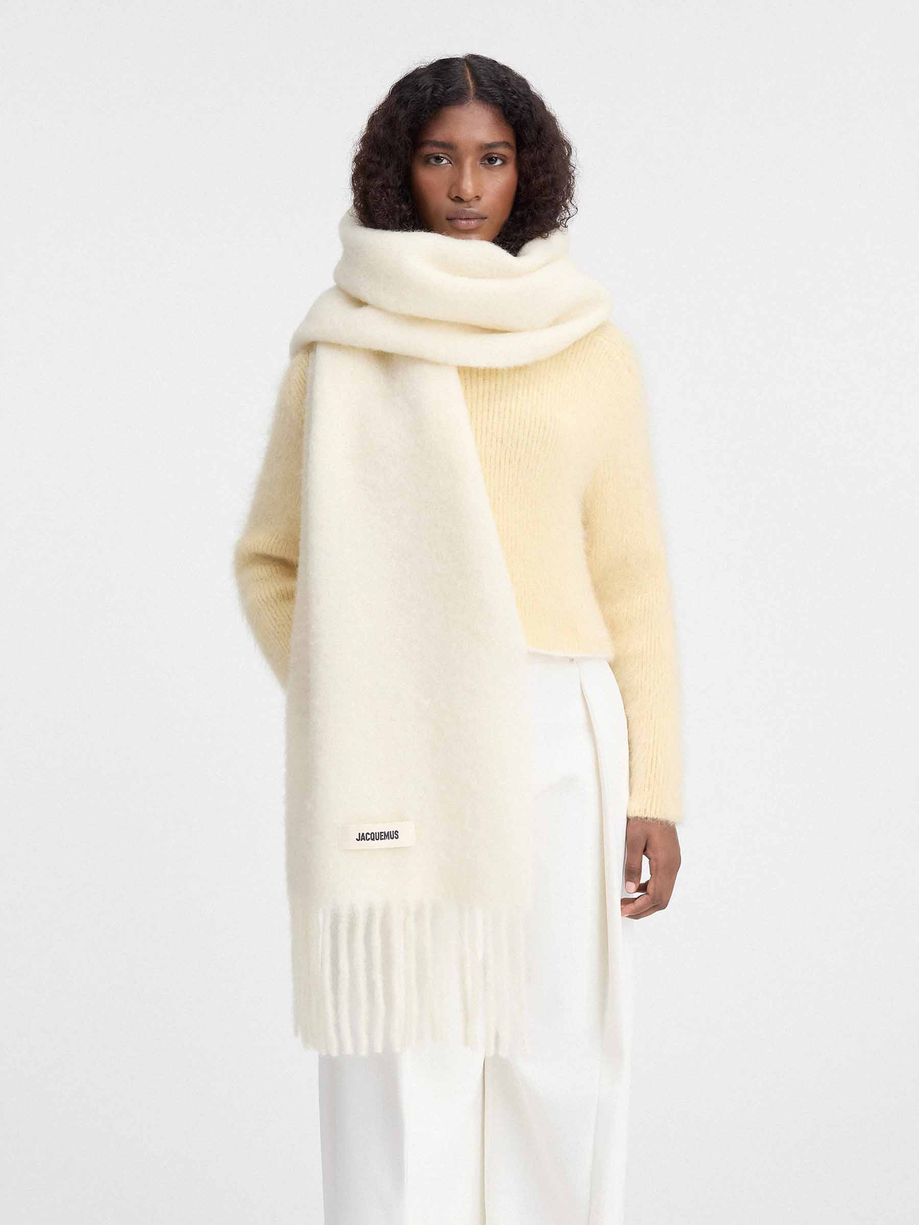 Jacquemus Mujer Barcelona Bufanda Carro color Crema sku 796-000123 01 - Foto 2