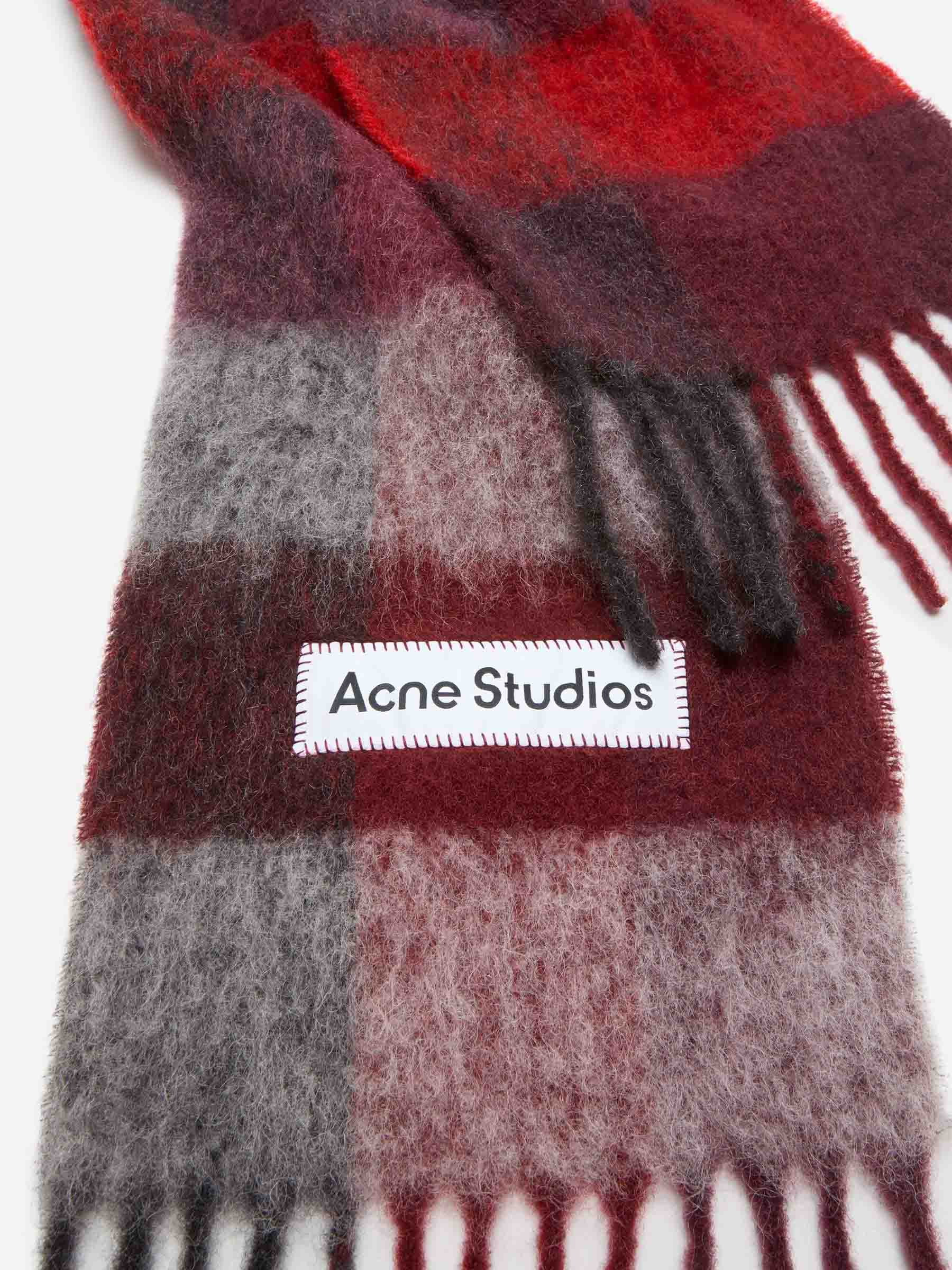 Acne Studios Mujer Barcelona Bufanda Punto Lana color Burdeos sku 796-000126 01 - Foto 2