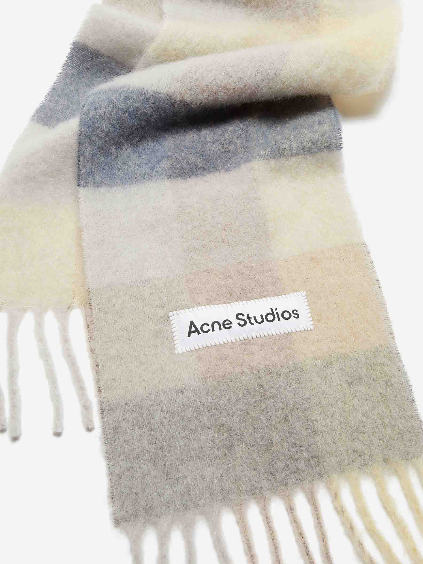 Acne Studios Mujer Barcelona Bufanda Logo Lana color Beige sku 796-000126 05 - Foto 2