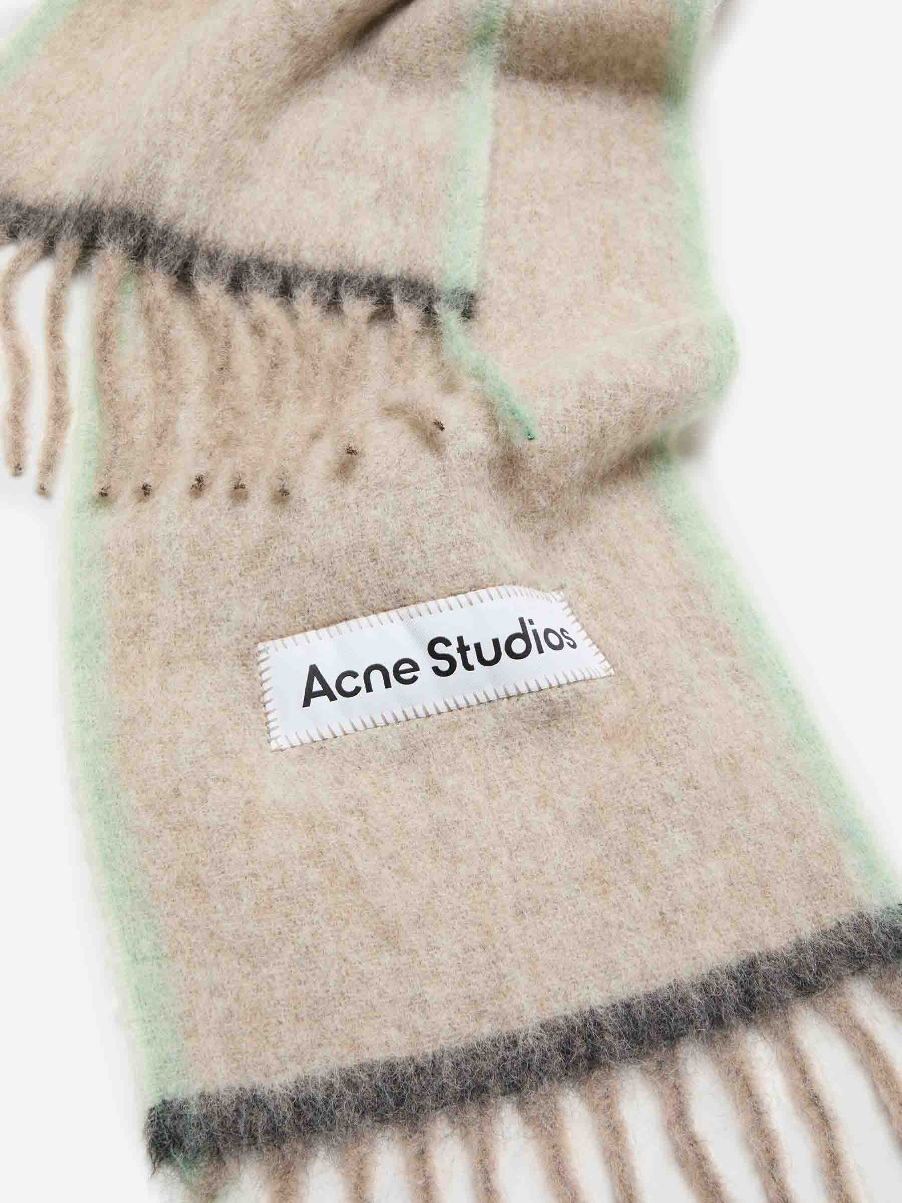 Acne Studios Mujer Barcelona Bufanda Punto Lana color Gris Claro sku 796-000127 01 - Foto 2