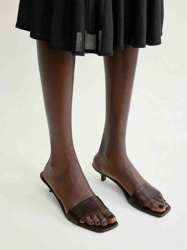 TOTEME Mujer Barcelona Mules Piel Efecto Lagarto color Marrón Oscuro sku 801-000085 02 - Foto 3