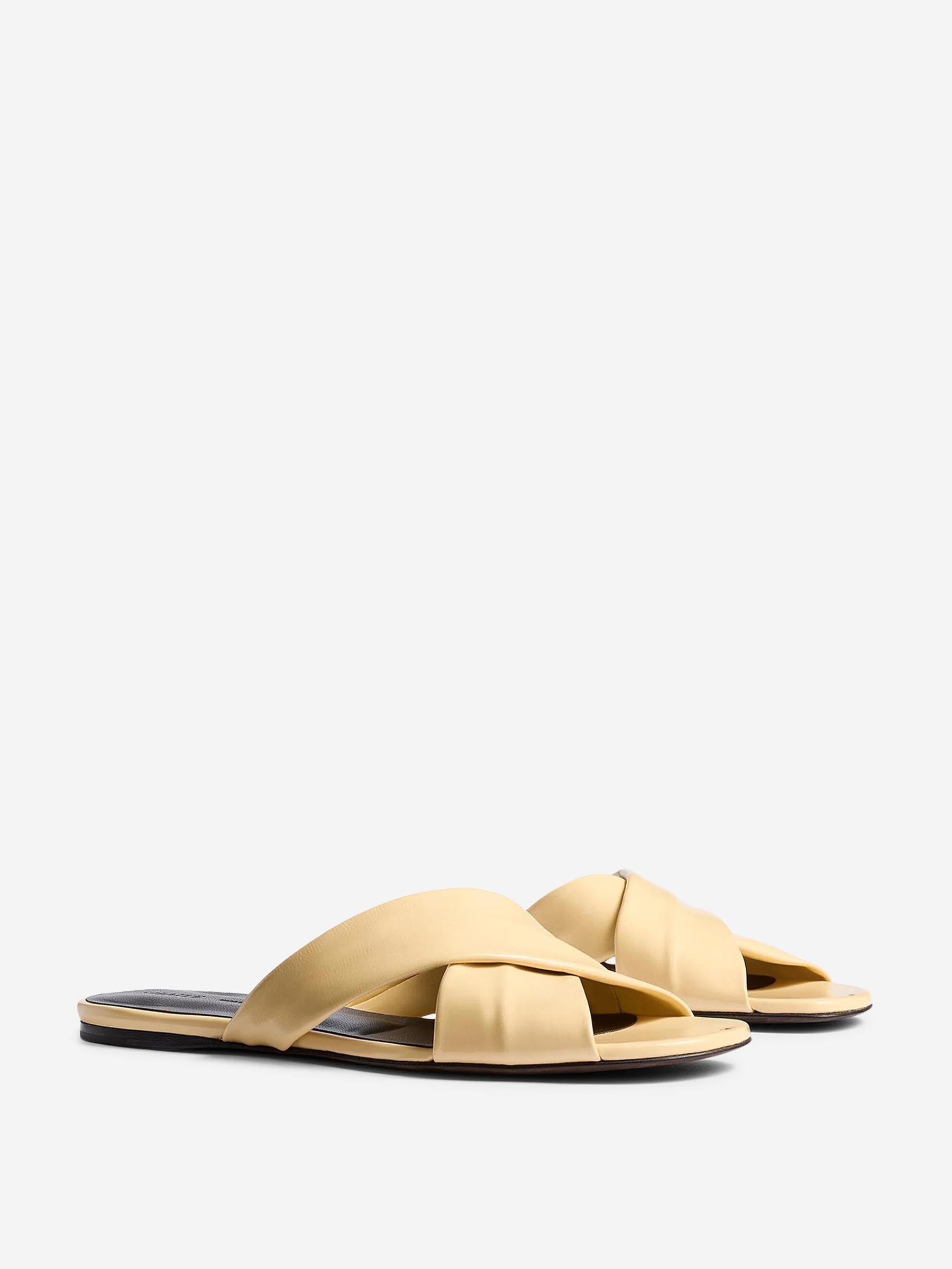 Khaite Mujer Barcelona Sandalias Liria Flat color Nude sku 802-000035 01 - Foto 2