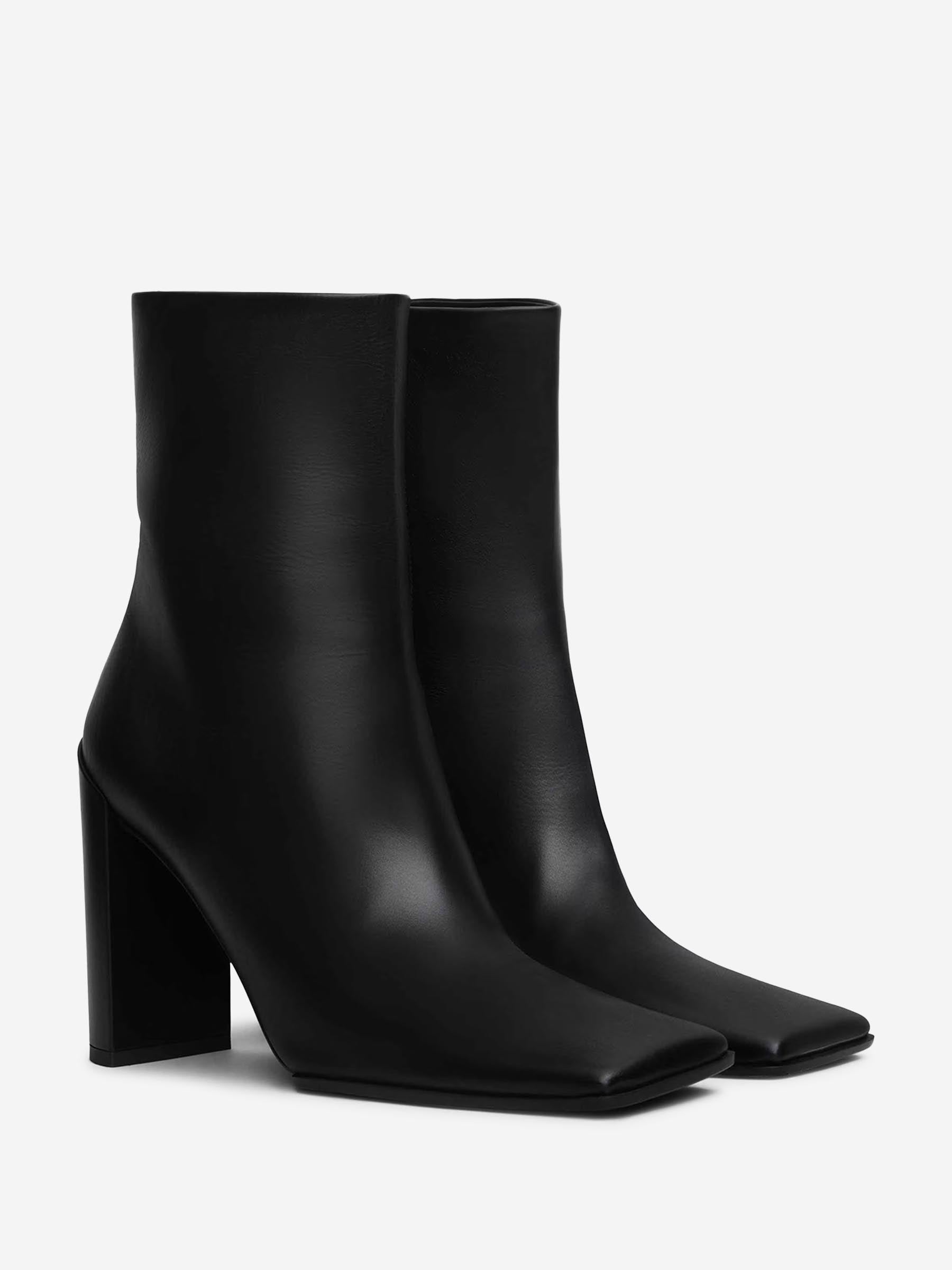 Alaïa Mujer Barcelona Botines Cuadrados Piel color Negro sku 805-000824 01 - Foto 2