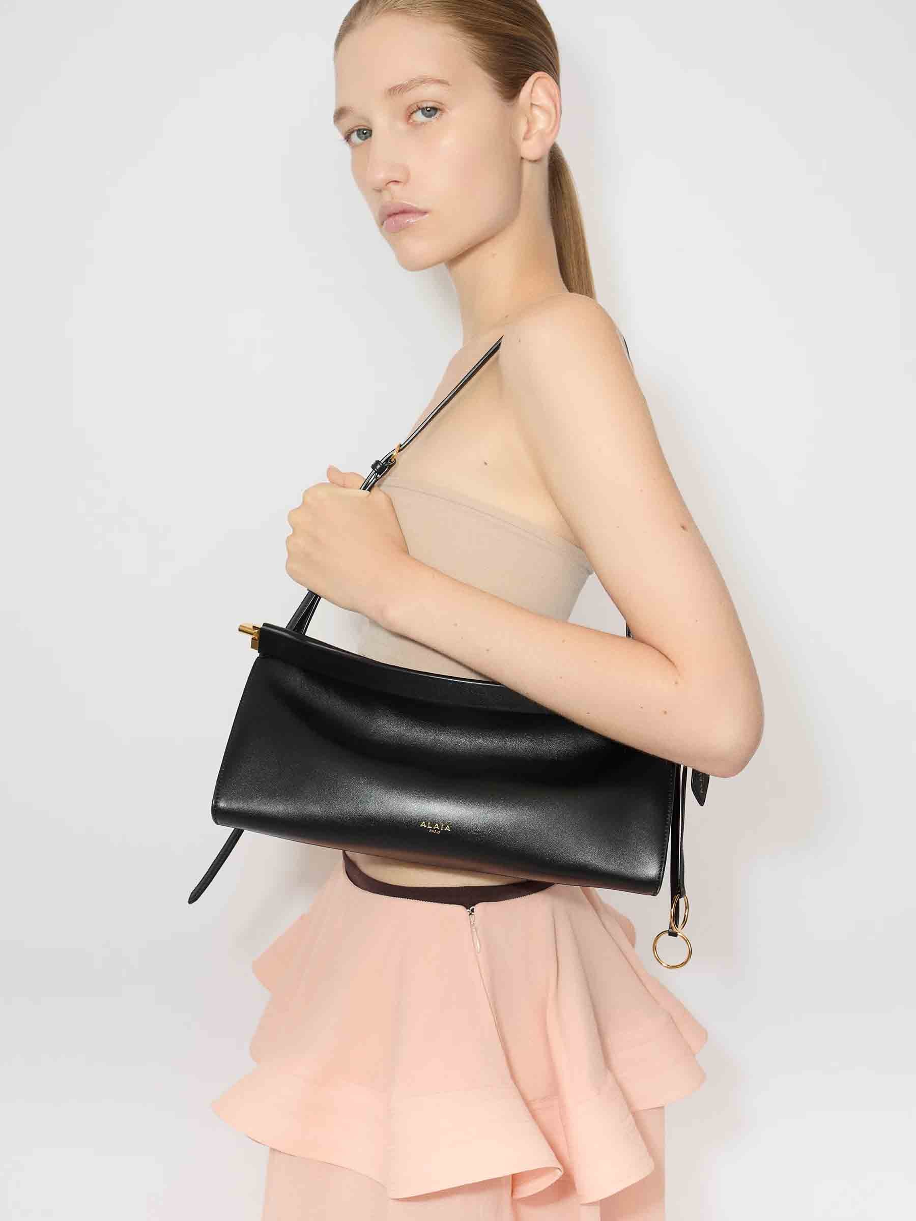 Alaïa – East West Shoulder Bag Mujer 810-008099 01
