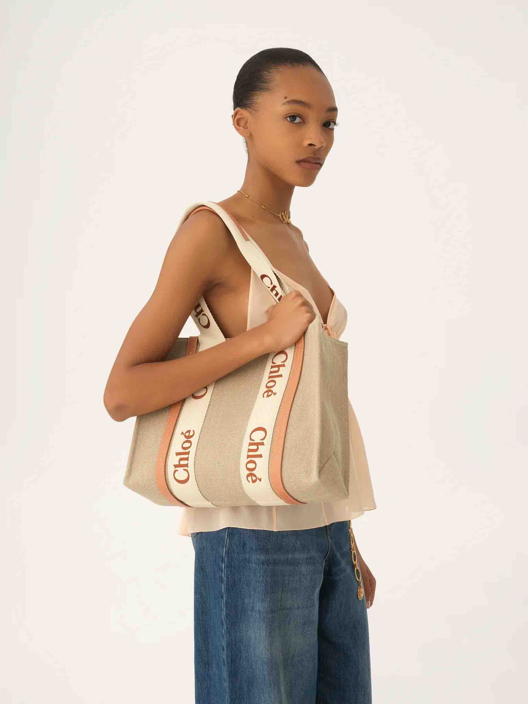 Chloé Mujer Barcelona Bolso Woody Tote Bag color Naranja Claro sku 810-008200 02 - Foto 2