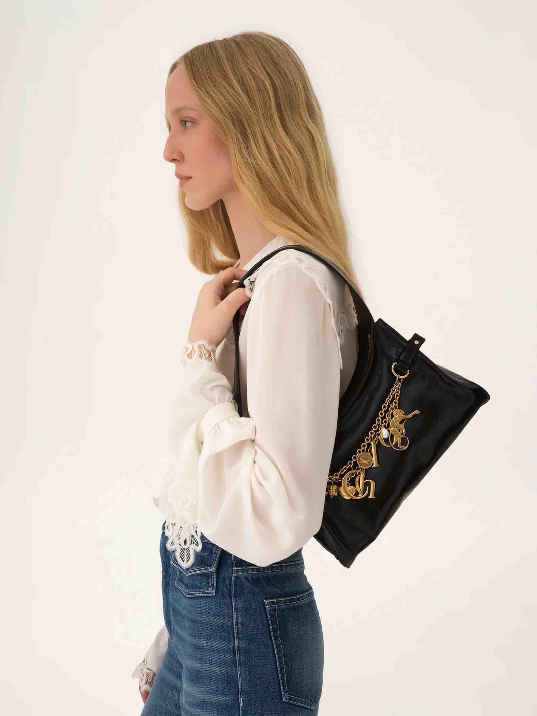 Chloé Mujer Barcelona Bolso Hobo Charms color Negro sku 810-008203 01 - Foto 2