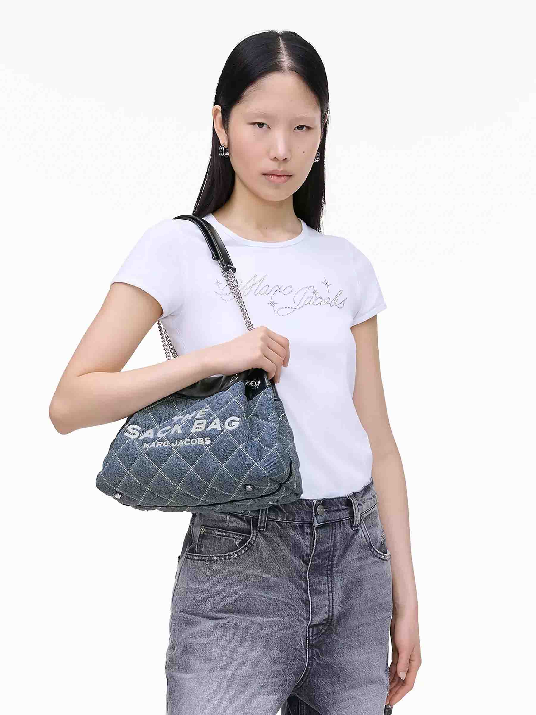 Marc Jacobs Mujer Barcelona Bolso Tote The Quilted Denim Large Chain Sack Bag color Azul Denim sku 810-008224 01 - Foto 2