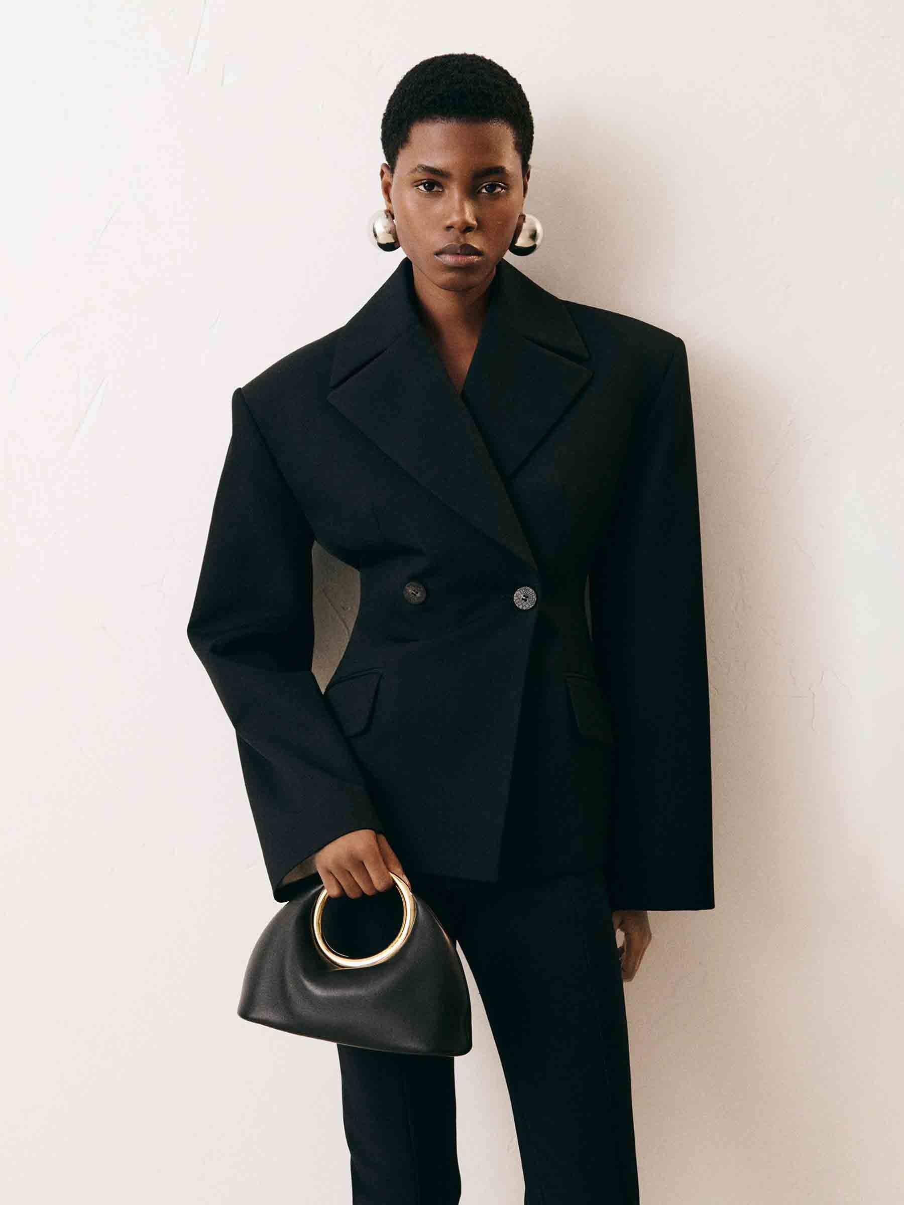 Jacquemus Mujer Barcelona Bolso Mano Le Petit Calino color Negro sku 810-008245 02 - Foto 2