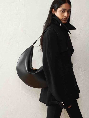 Jacquemus Mujer Barcelona Bolso Hombro Ovalo color Negro sku 810-008247 01 - Foto 2