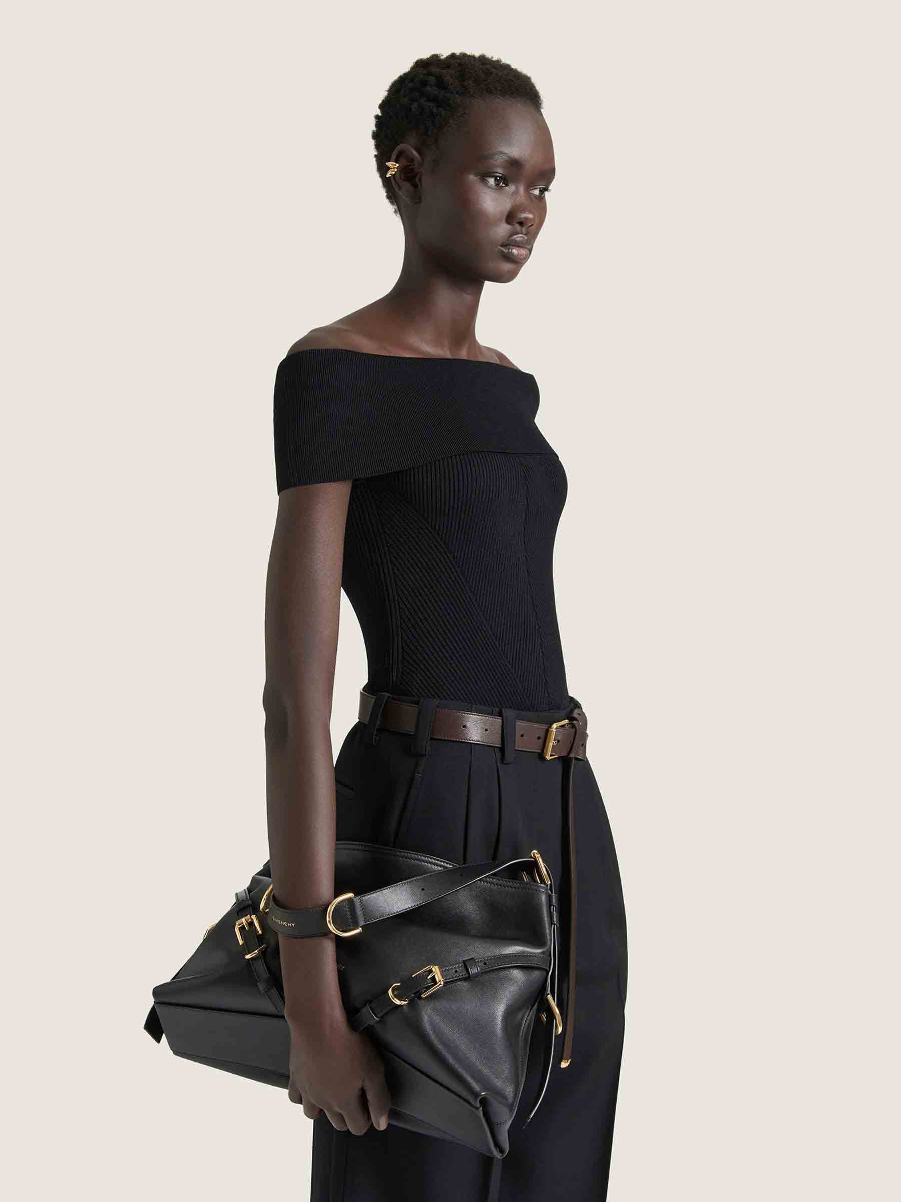 Givenchy Mujer Barcelona Bolso Voyou Medium color Negro sku 810-008334 01 - Foto 2