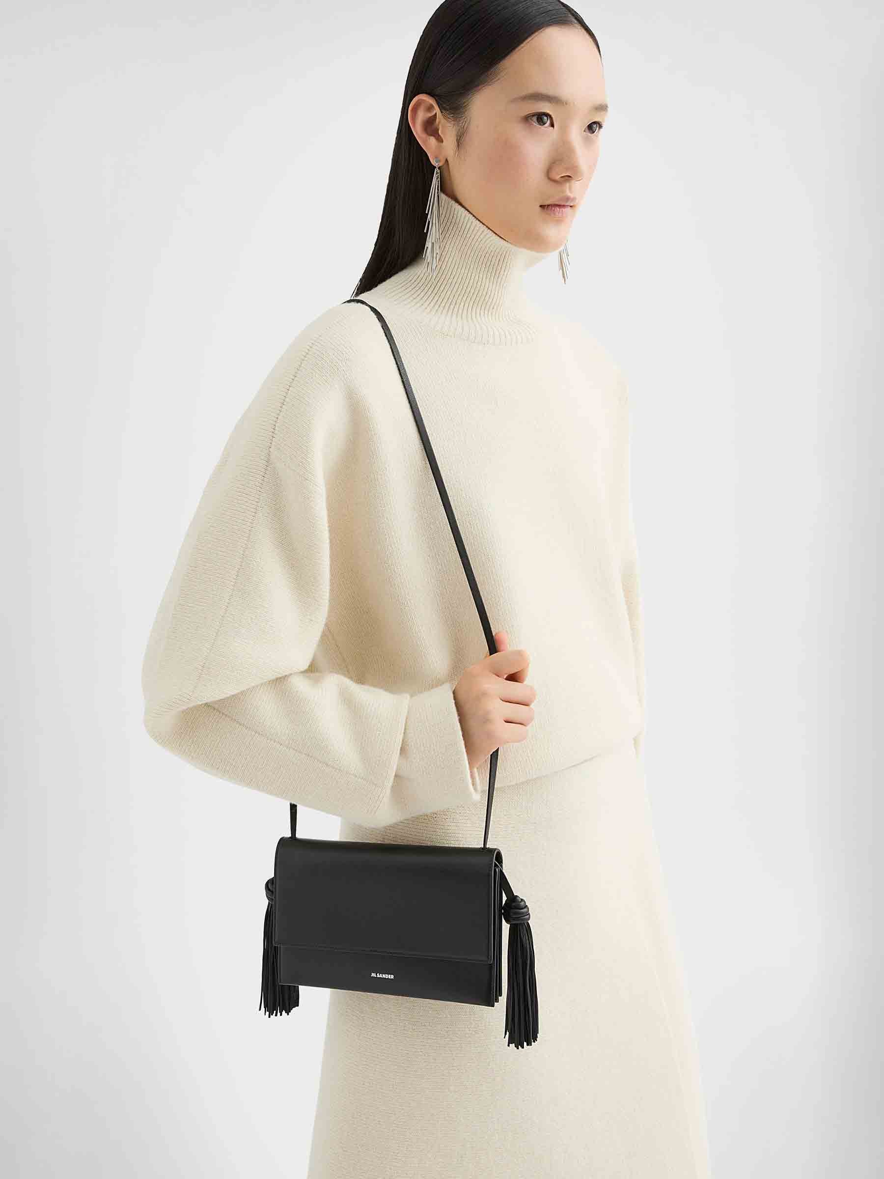 Jil Sander Mujer Barcelona Bolso Bandolera Tassel color Negro sku 810-008413 01 - Foto 2