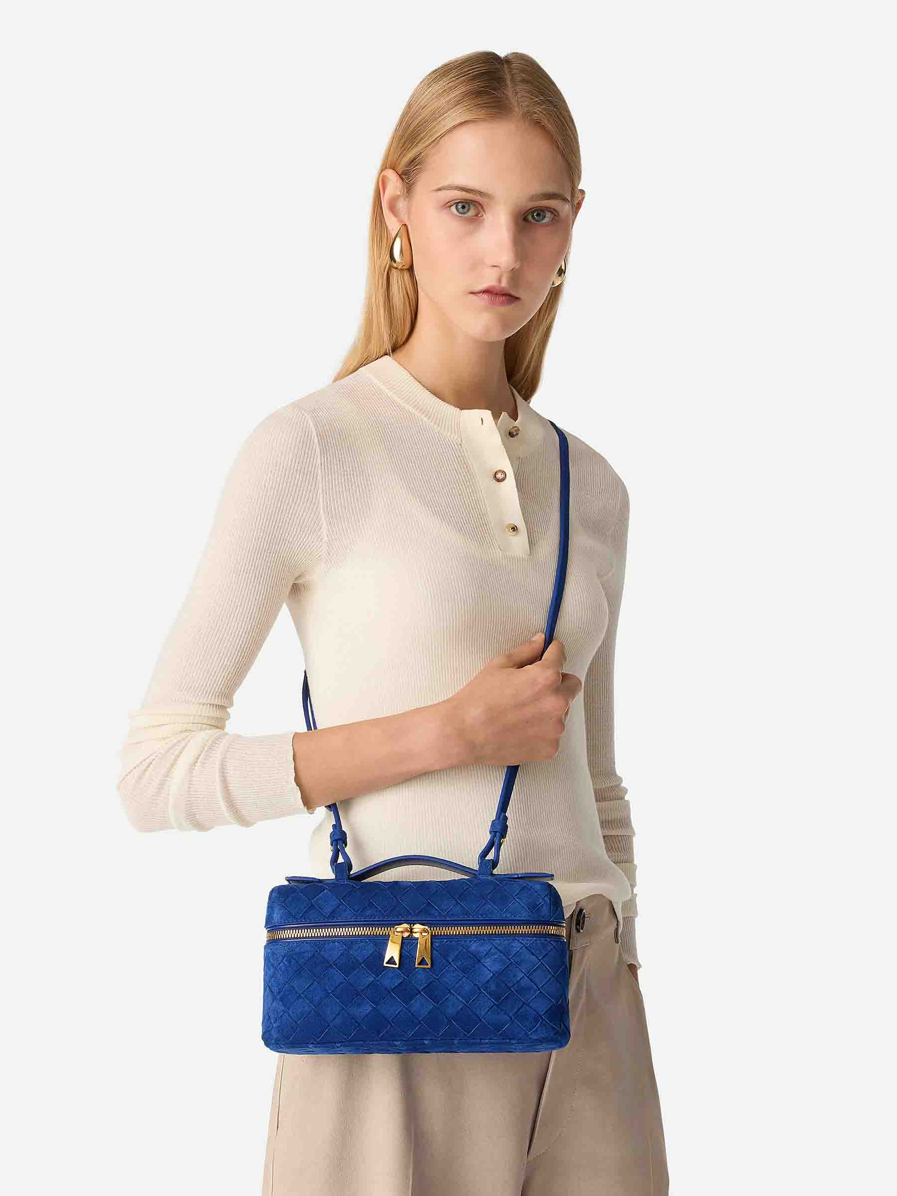 Bottega Veneta Mujer Barcelona Bolso Intrecciato Bang Bang color Azul Real sku 810-008468 01 - Foto 2