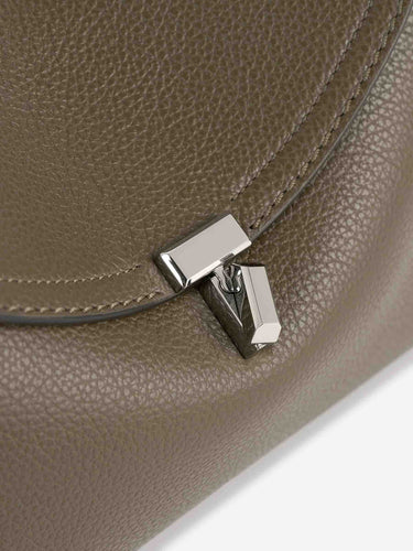 TOTEME Mujer Barcelona Bolso Tote TLock color Verde Militar sku 810-008503 01 - Foto 4