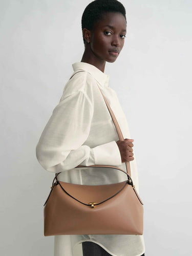 TOTEME Mujer Barcelona Bolso Asa T-Lock color Camel sku 810-008577 01 - Foto 3