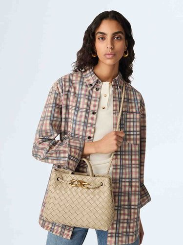 Bottega Veneta Mujer Barcelona Bolso Small Andiamo color Beige sku 810-008582 02 - Foto 2