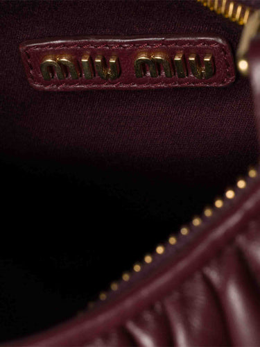 Miu Miu Mujer Barcelona Bolso Hobo Wander Matelassé color Burdeos sku 810-008643 01 - Foto 4