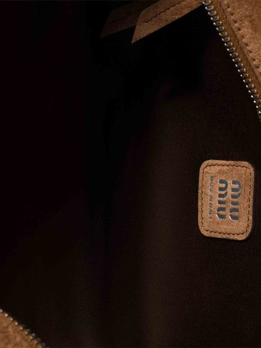 Miu Miu Mujer Barcelona Bolso Bandolera Utilitaire color Camel sku 810-008649 01 - Foto 4
