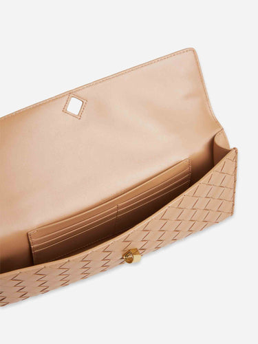 Bottega Veneta Mujer Barcelona Bolso Andiamo Clutch color Beige sku 811-000002 01 - Foto 4