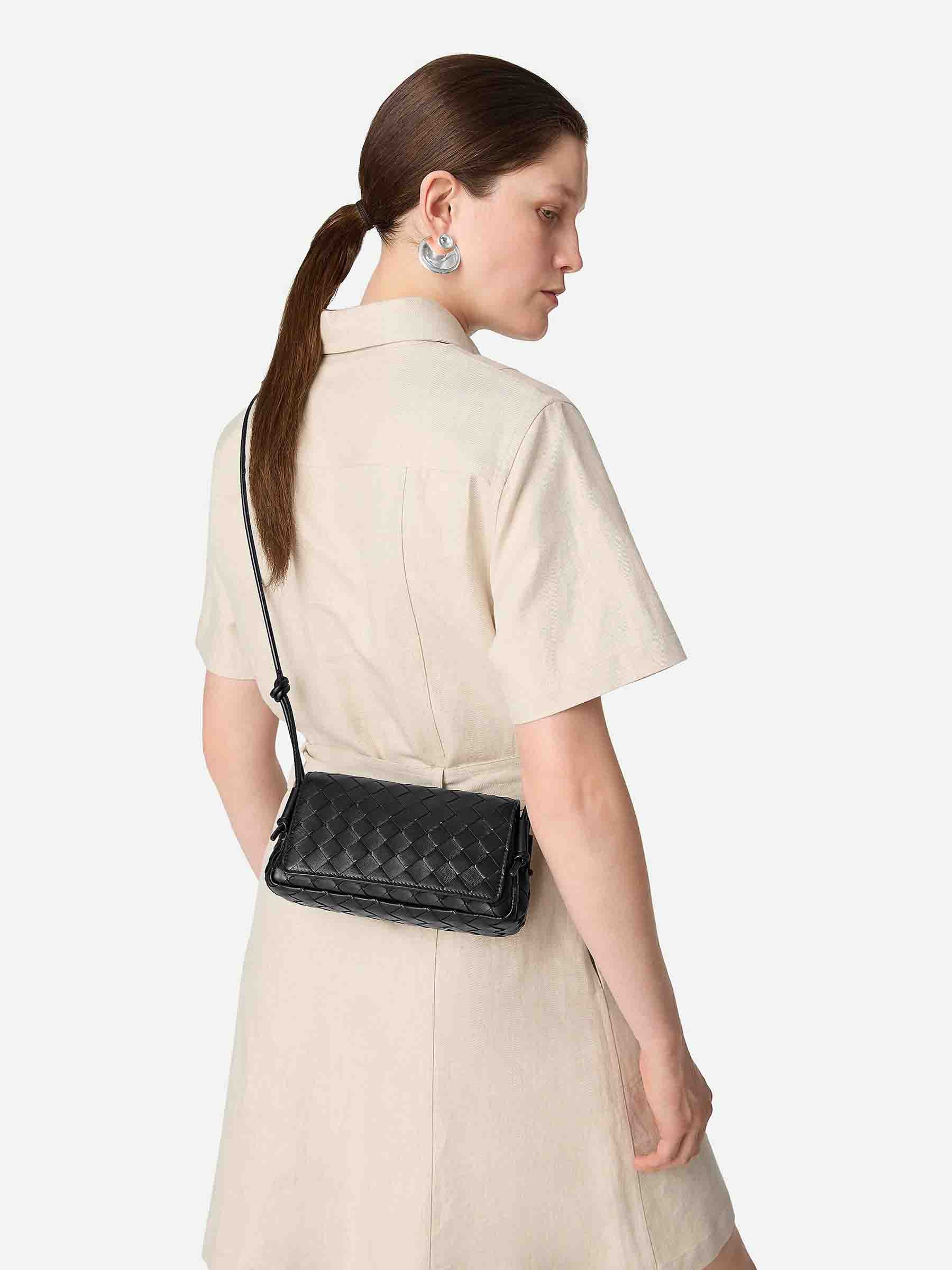 Bottega Veneta Mujer Barcelona Bolso Notturno Mini color Negro sku 811-000003 02 - Foto 2