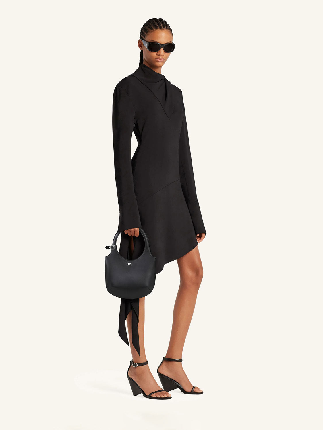 Courrèges Mujer Barcelona Bolso Holy Naplack color Negro sku 811-000011 01 - Foto 2