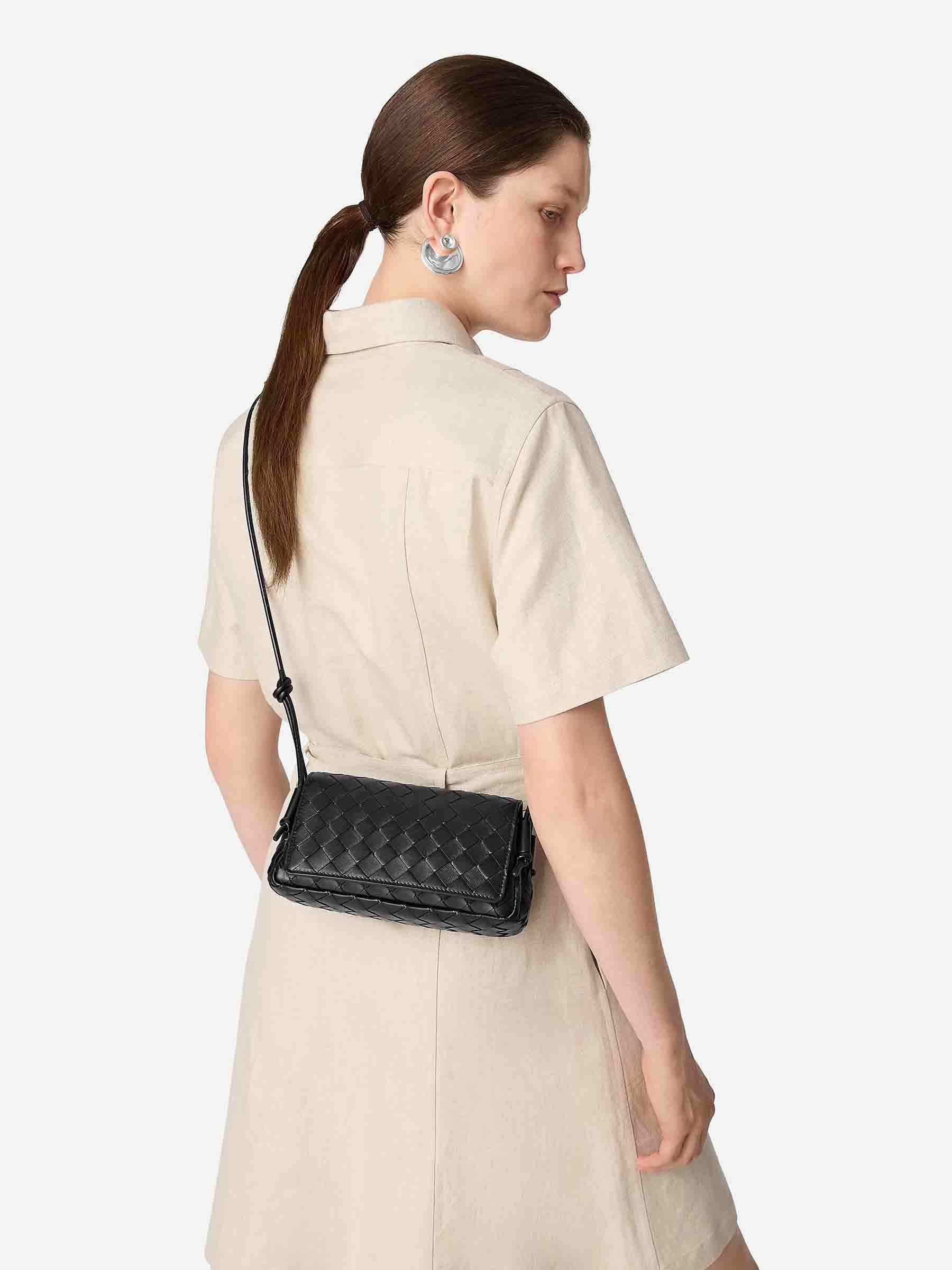 Bottega Veneta Mujer Barcelona Bolso Notturno Mini color Negro sku 811-000031 01 - Foto 2