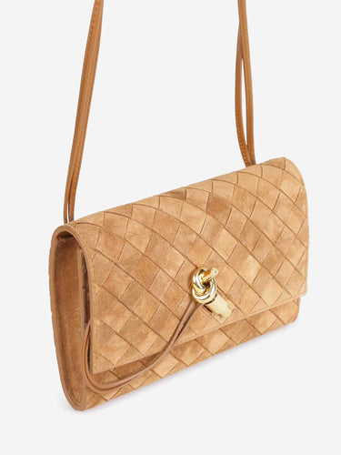 Bottega Veneta Mujer Barcelona Bolso Pouch Andiamo color Caramelo sku 811-000033 01 - Foto 2