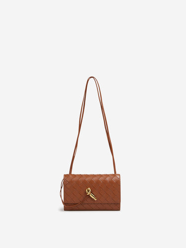 Bottega Veneta Mujer Barcelona Bolso Andiamo Pouch color Camel sku 811-000100 01 - Foto 1