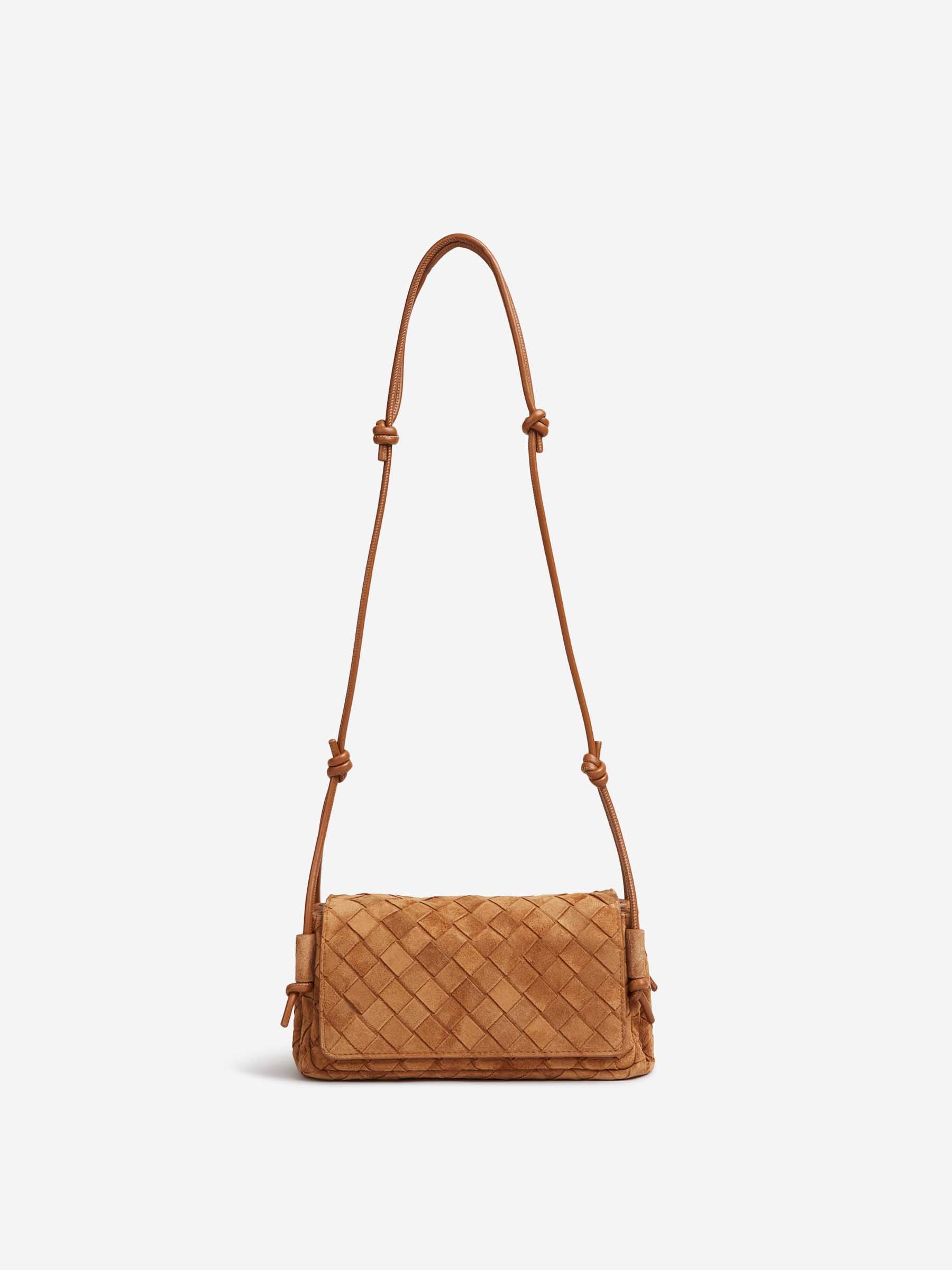 Bottega Veneta Mujer Barcelona Bolso Medium Notturno color Camel sku 811-000105 01 - Foto 1