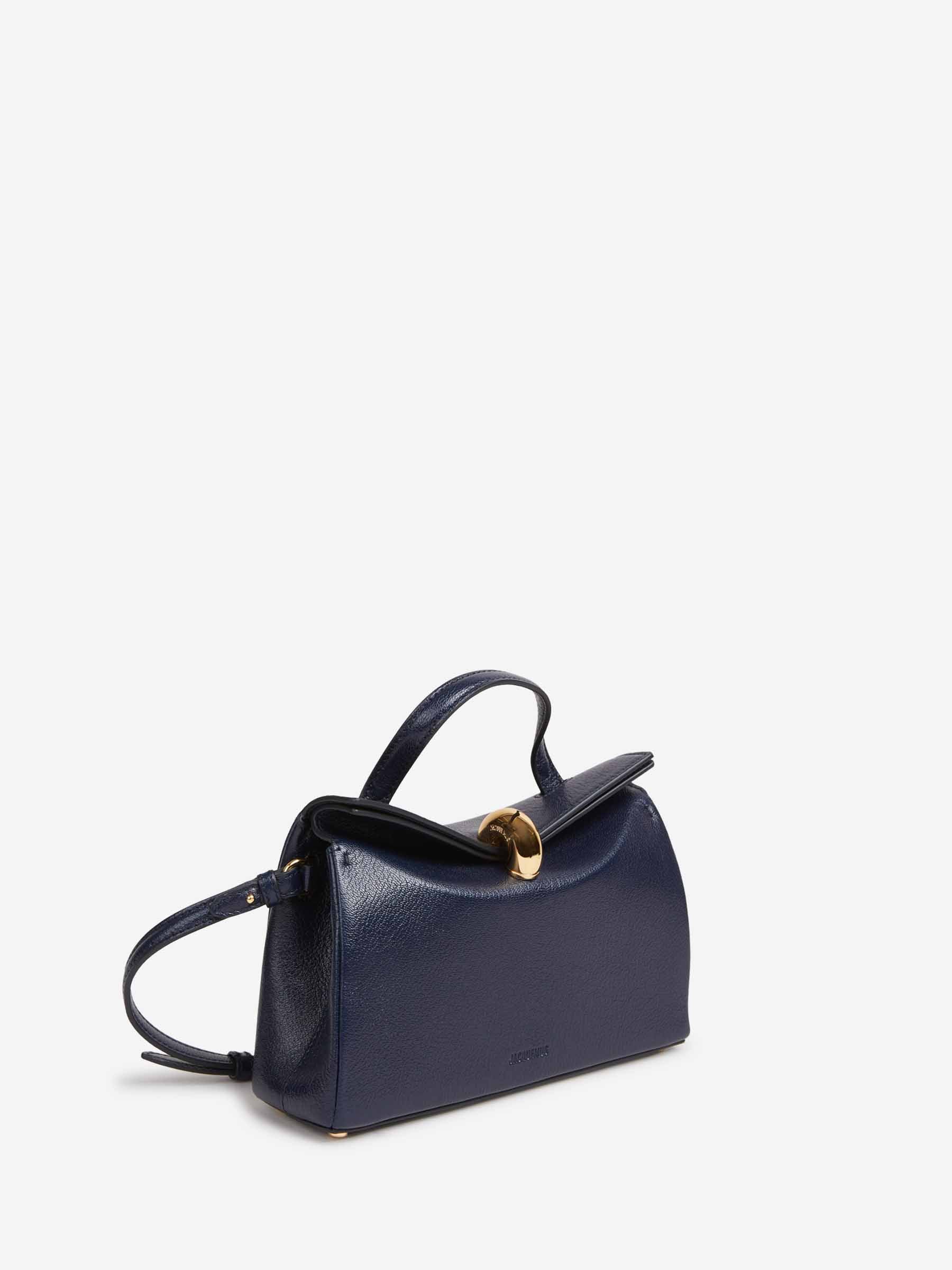 Jacquemus Mujer Barcelona Bolso Le Petit Valérie color Azul Marino sku 811-000135 01 - Foto 2