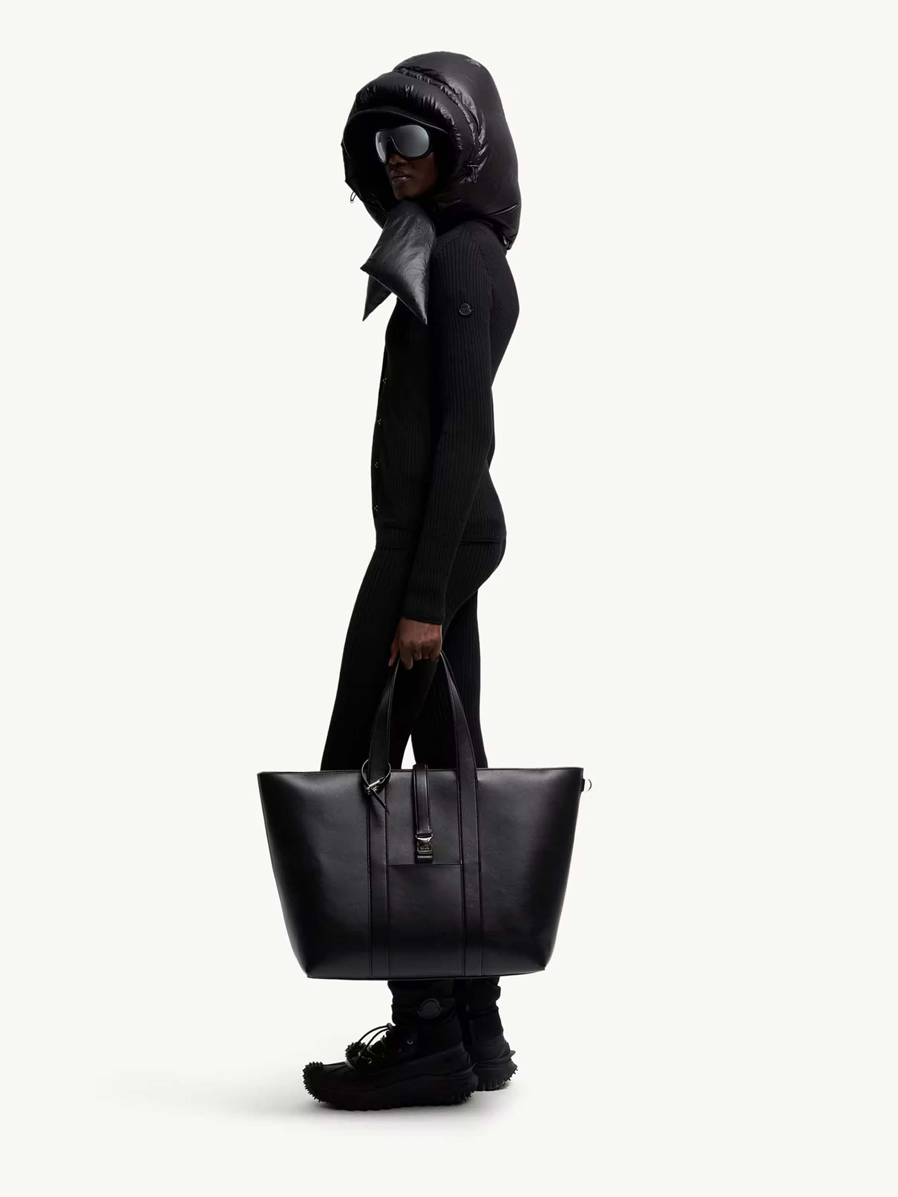 Moncler Genius Edward Enninful Mujer Barcelona Bolso Tote Piel color Negro sku 812-000016 01 - Foto 2