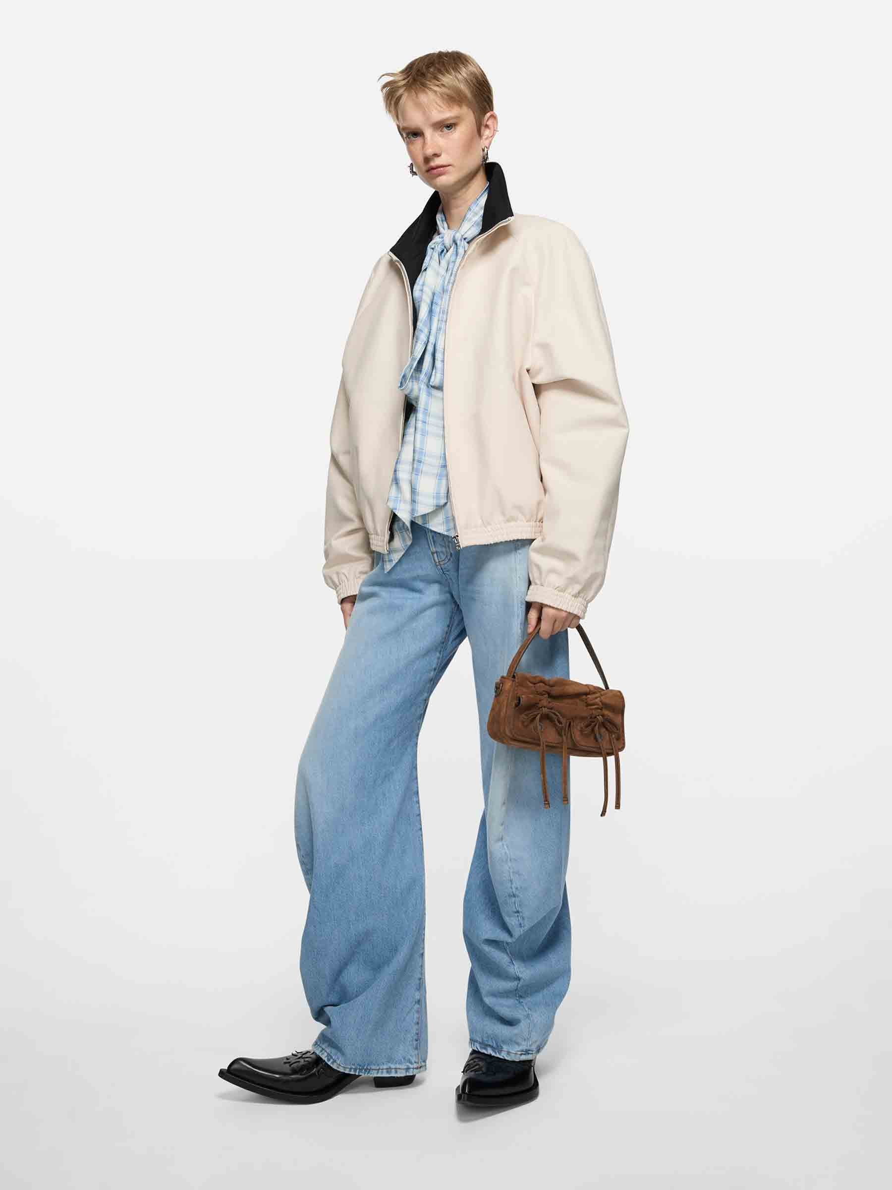 Acne Studios  Barcelona Bolso Mini Suede Multipocket color Caramelo sku 814-000075 01 - Foto 2