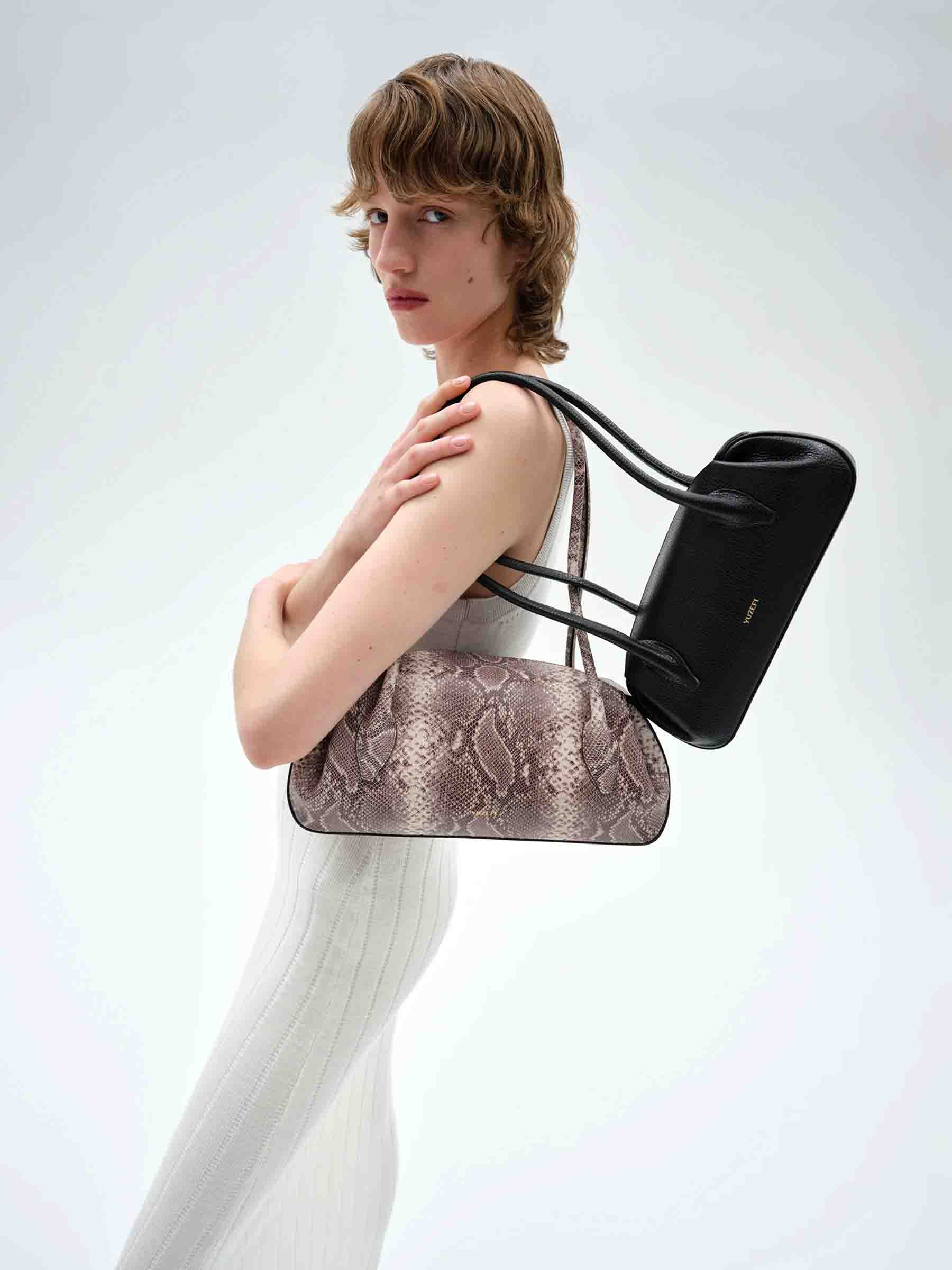 Yuzefi Mujer Barcelona Bolso Hombro Oyster Mini color Negro sku 814-000118 01 - Foto 2