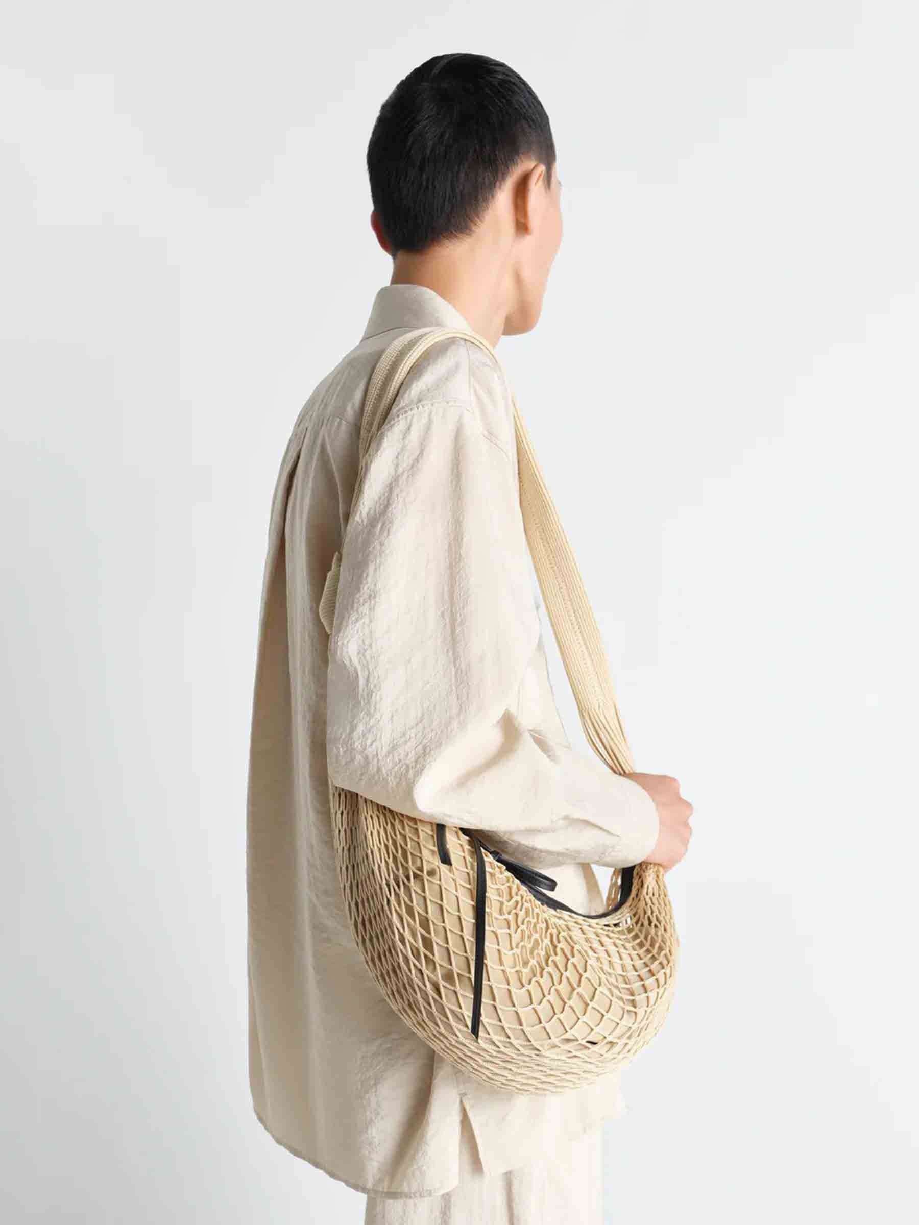 Lemaire Mujer Barcelona Bolso Filt Fortune Croissant color Beige sku 814-000126 01 - Foto 2