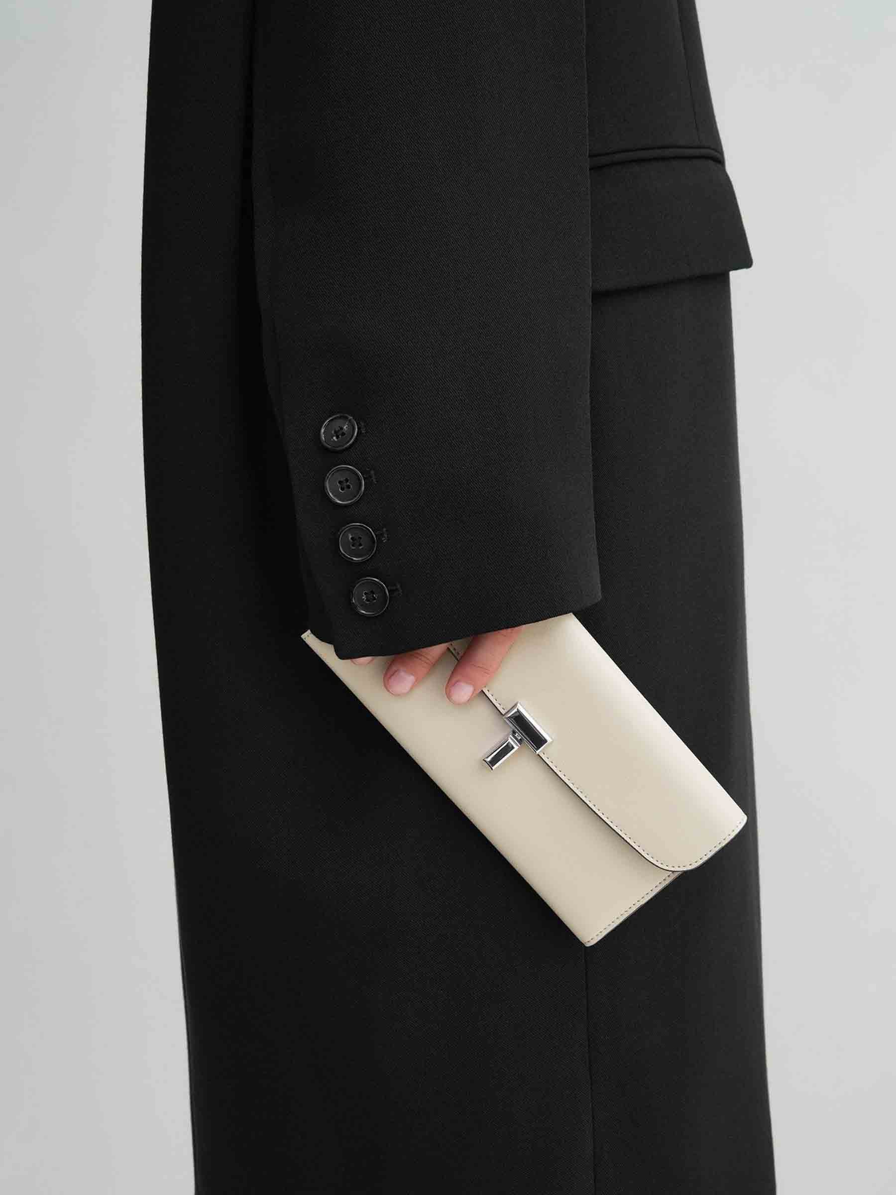 TOTEME Mujer Barcelona Cartera T-Lock Piel color Beige sku 820-000717 02 - Foto 2