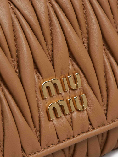Miu Miu Mujer Barcelona Cartera Matelassé Pequeña color Camel sku 820-000737 04 - Foto 5