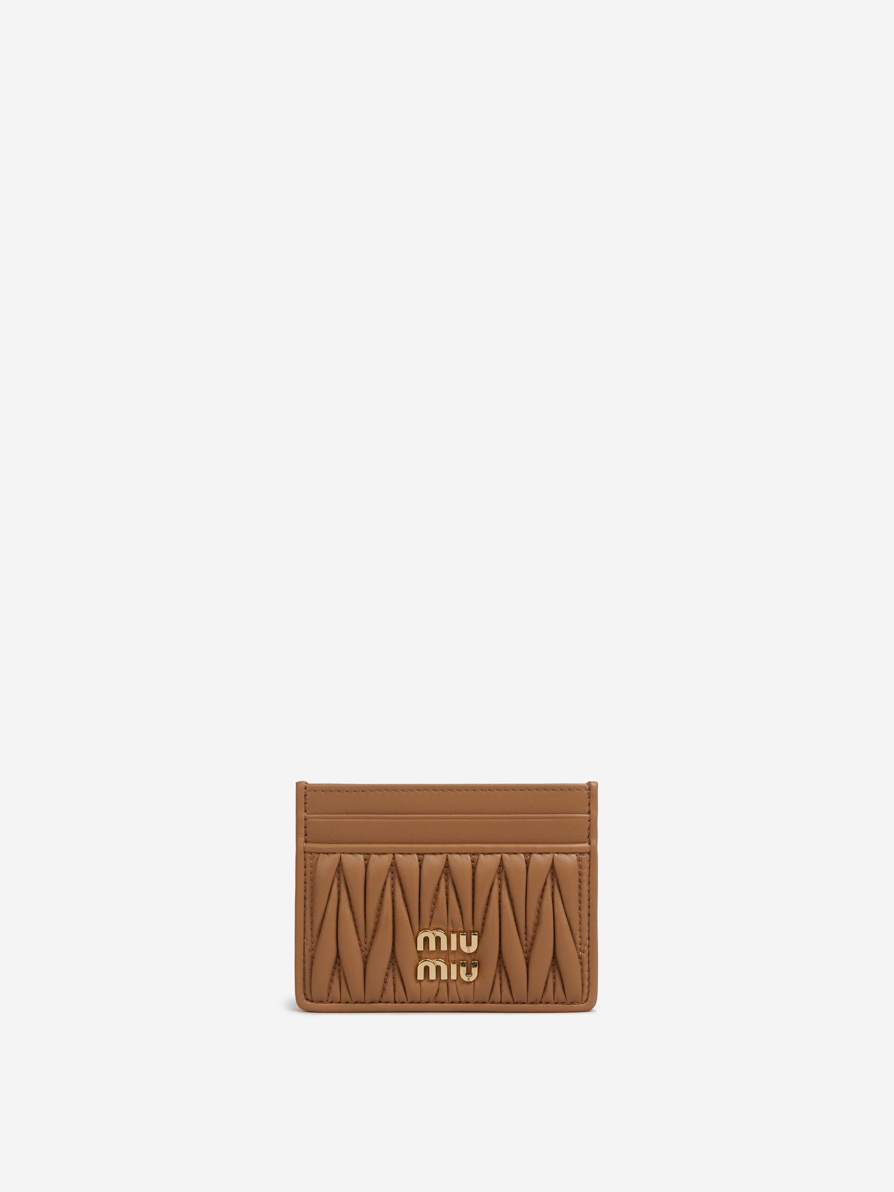 Miu Miu Mujer Barcelona Tarjetero Acolchado Matelassé color Camel sku 820-000738 04 - Foto 1