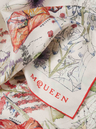 McQueen Mujer Barcelona Pañuelo Seda Estampado color Marfil sku 840-000810 01 - Foto 3