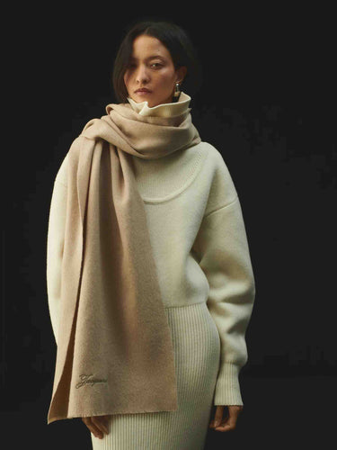 Jacquemus Mujer Barcelona Bufanda Tailleur color Camel sku 840-000840 01 - Foto 2