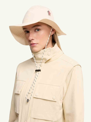 Moncler Grenoble Mujer Barcelona Gorro Pescador color Crema sku 845-000022 01 - Foto 2