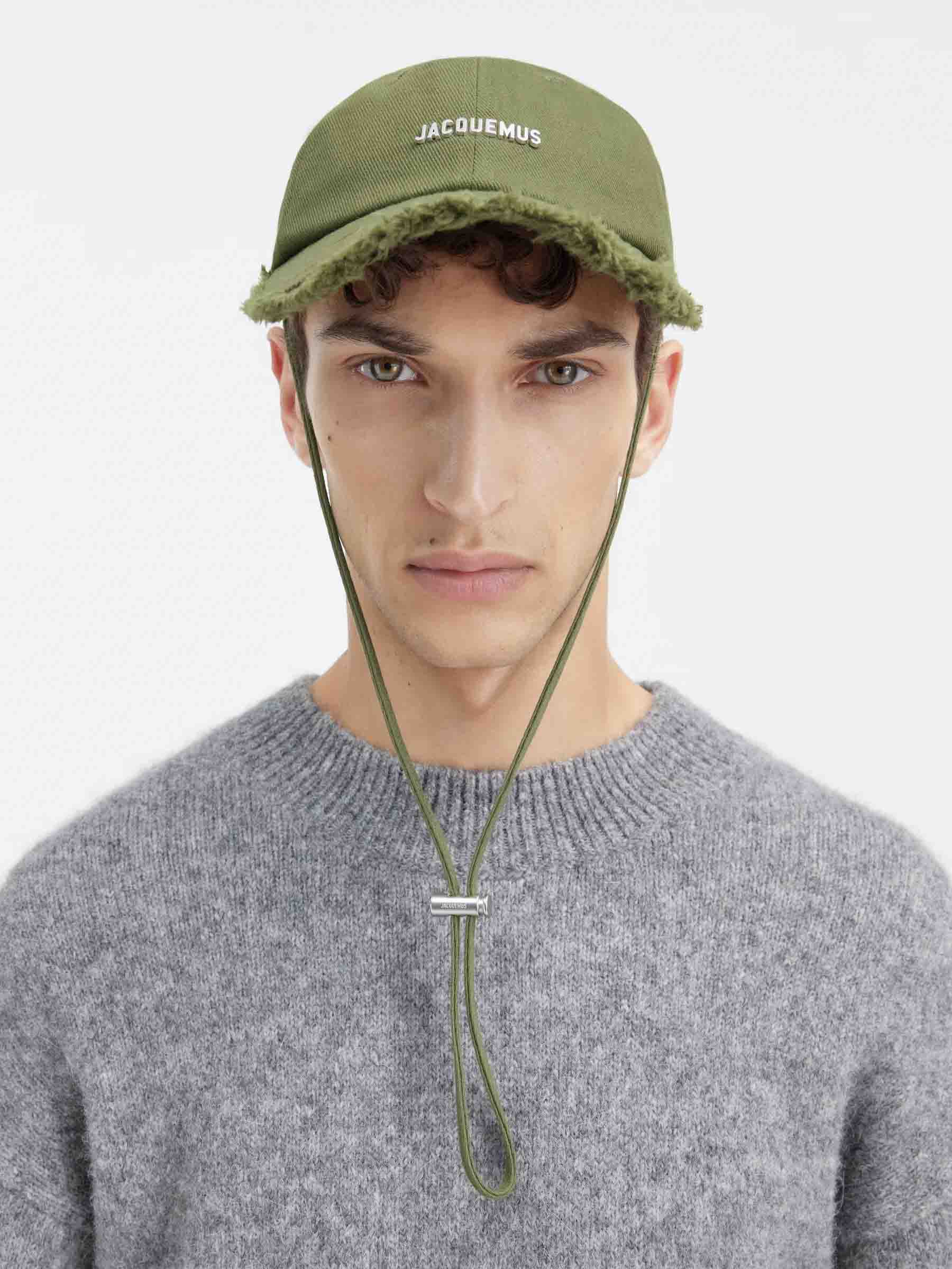 Jacquemus Mujer Barcelona Gorra Artichaut color Verde Militar sku 845-000027 02 - Foto 2